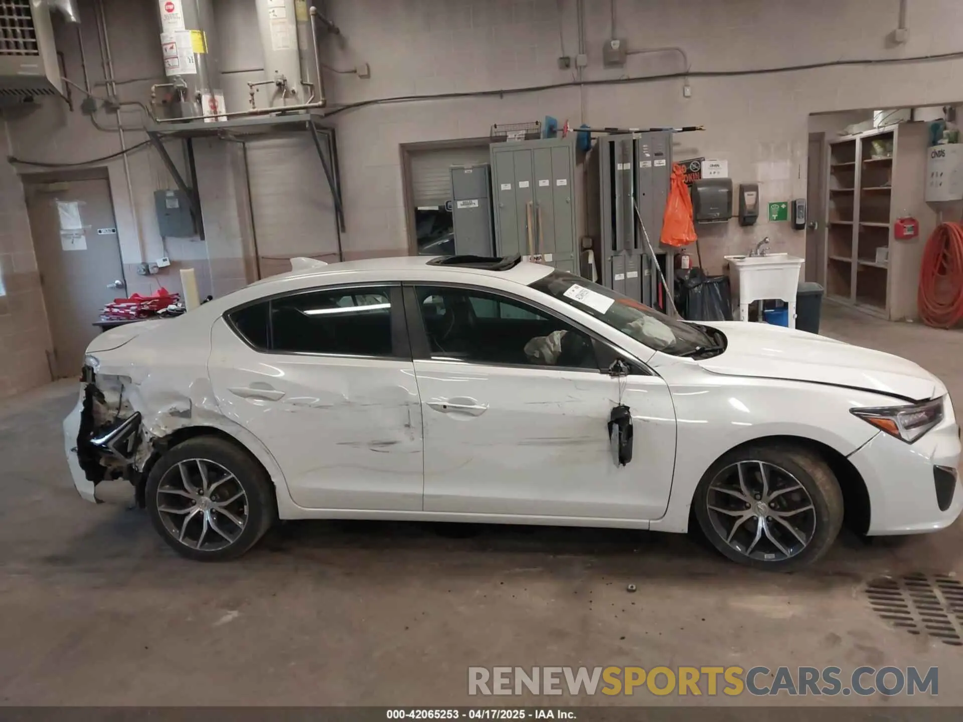 13 Фотография поврежденного автомобиля 19UDE2F76KA007150 ACURA ILX 2019
