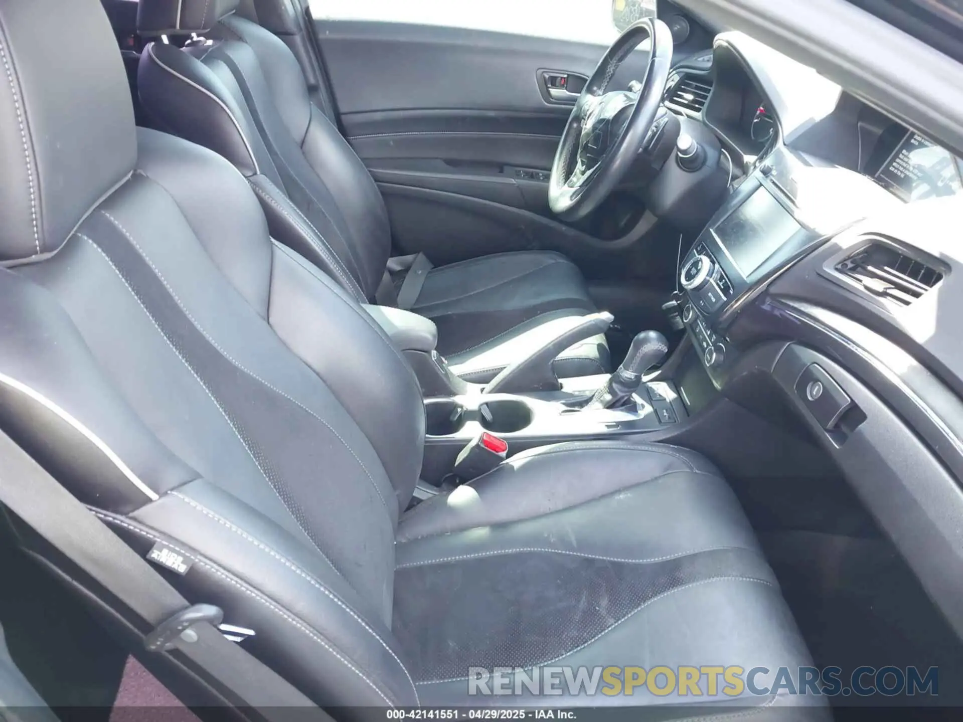 5 Photograph of a damaged car 19UDE2F88MA009039 ACURA ILX 2021