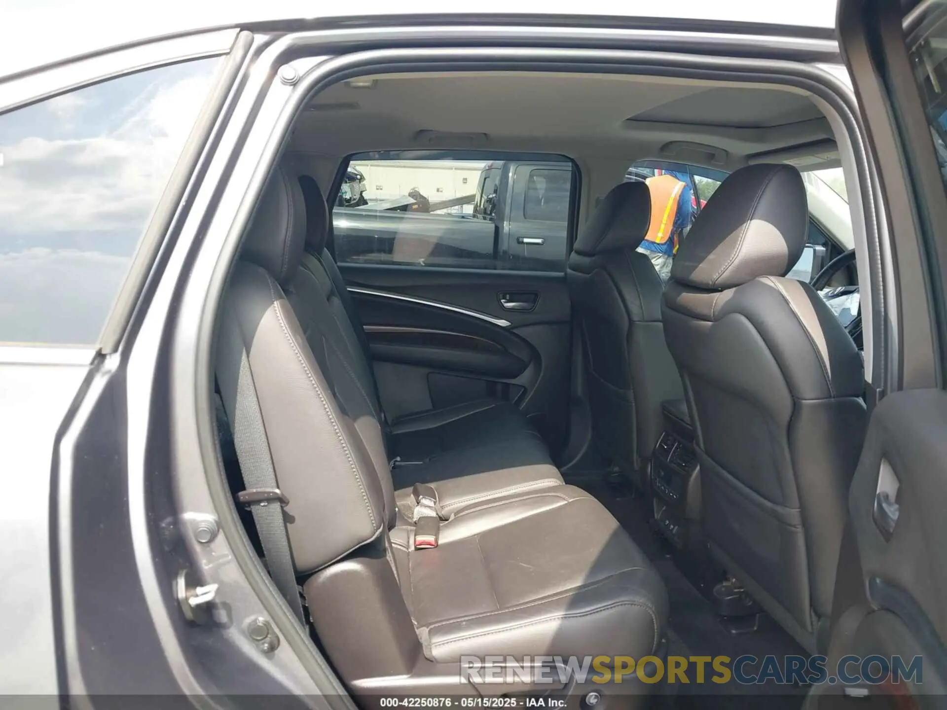 8 Photograph of a damaged car 5J8YD3H35KL012798 ACURA MDX 2019