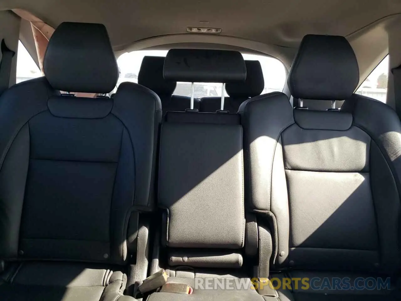 10 Photograph of a damaged car 5J8YD3H36KL011322 ACURA MDX 2019