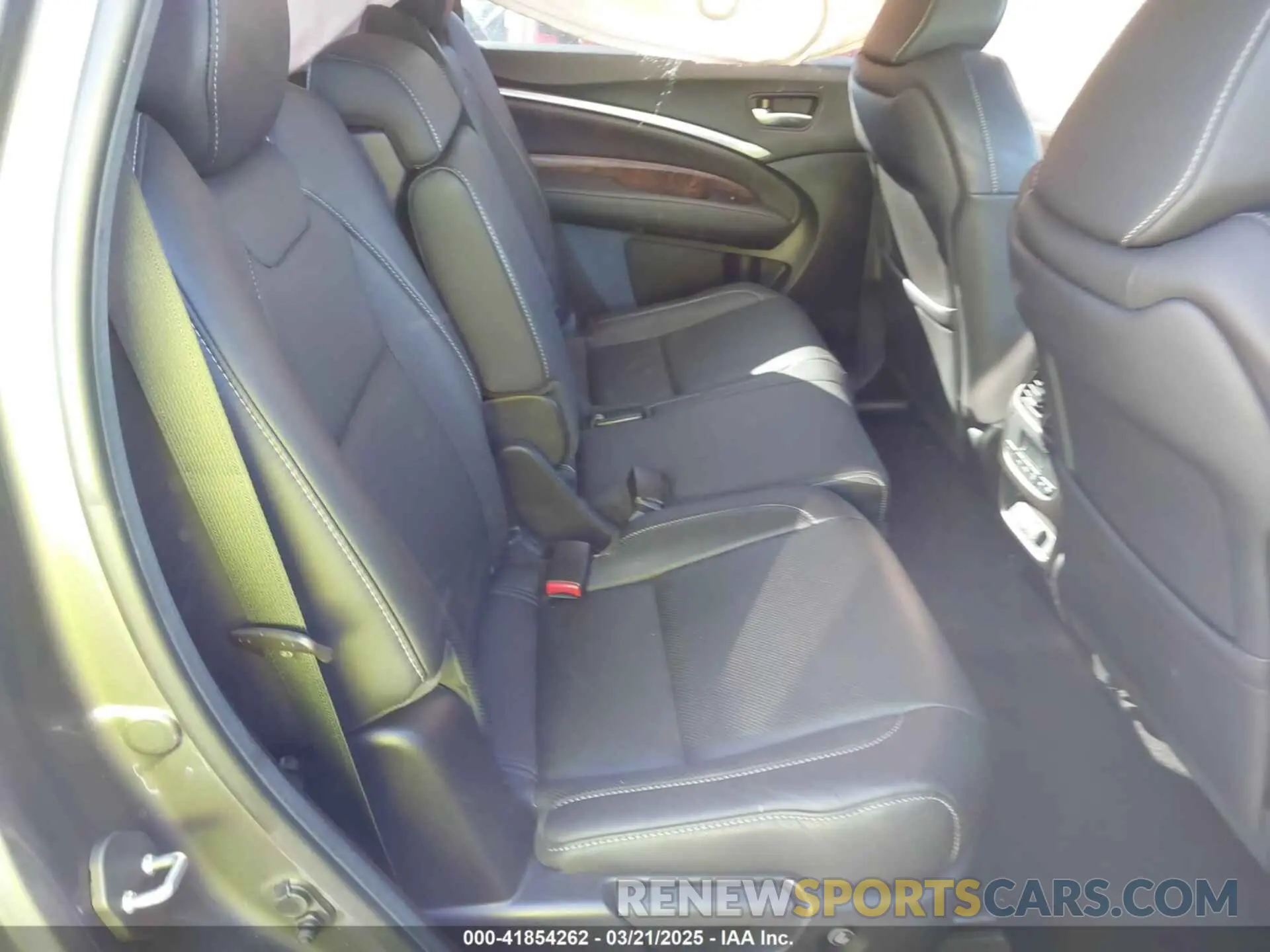 8 Photograph of a damaged car 5J8YD3H58KL011856 ACURA MDX 2019