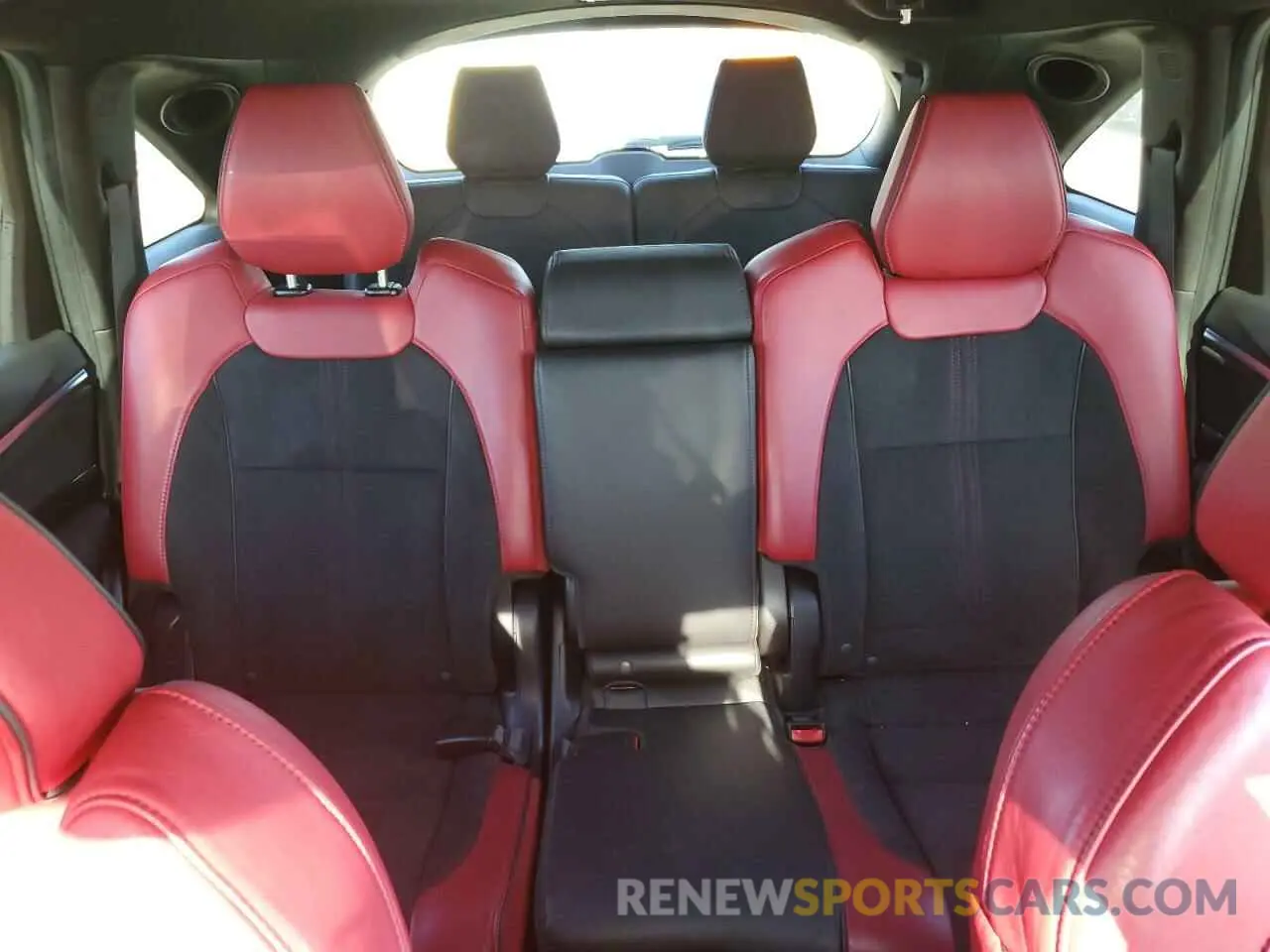 10 Photograph of a damaged car 5J8YD4H00KL016897 ACURA MDX 2019