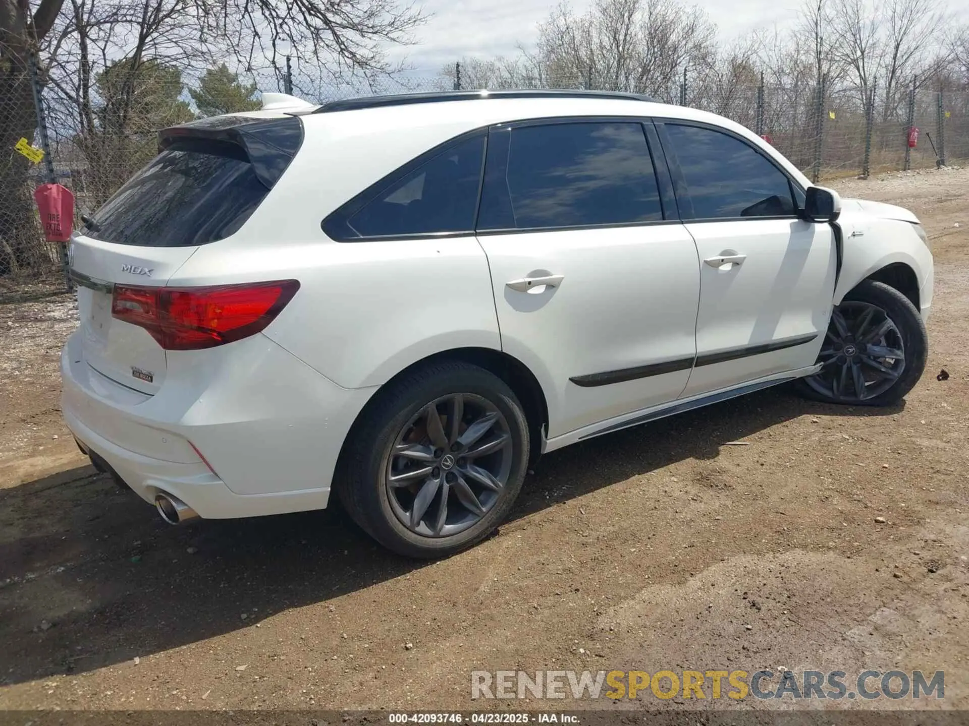 4 Photograph of a damaged car 5J8YD4H0XKL015109 ACURA MDX 2019
