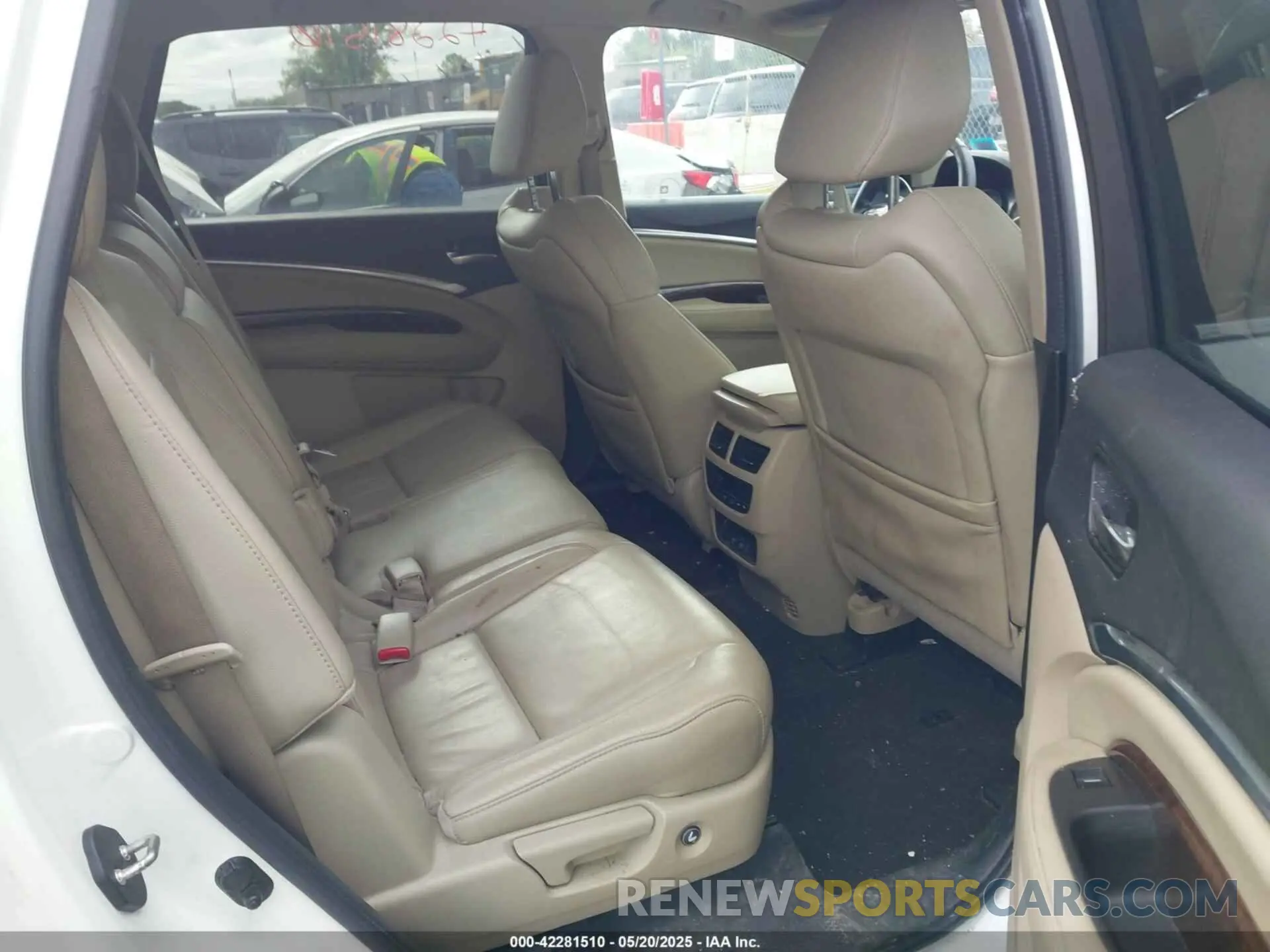 8 Photograph of a damaged car 5J8YD4H33KL017648 ACURA MDX 2019
