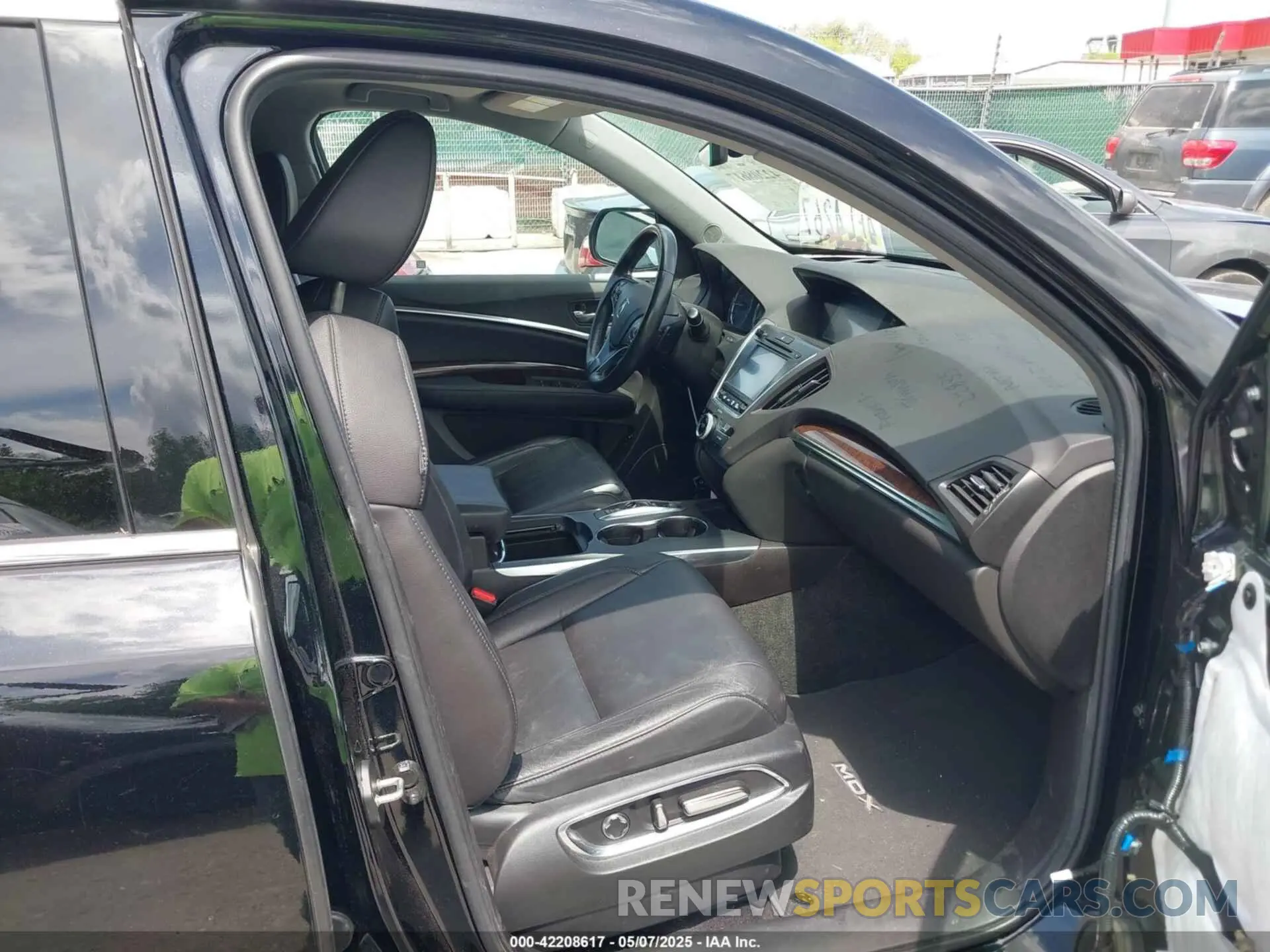 5 Photograph of a damaged car 5J8YD4H39KL034129 ACURA MDX 2019