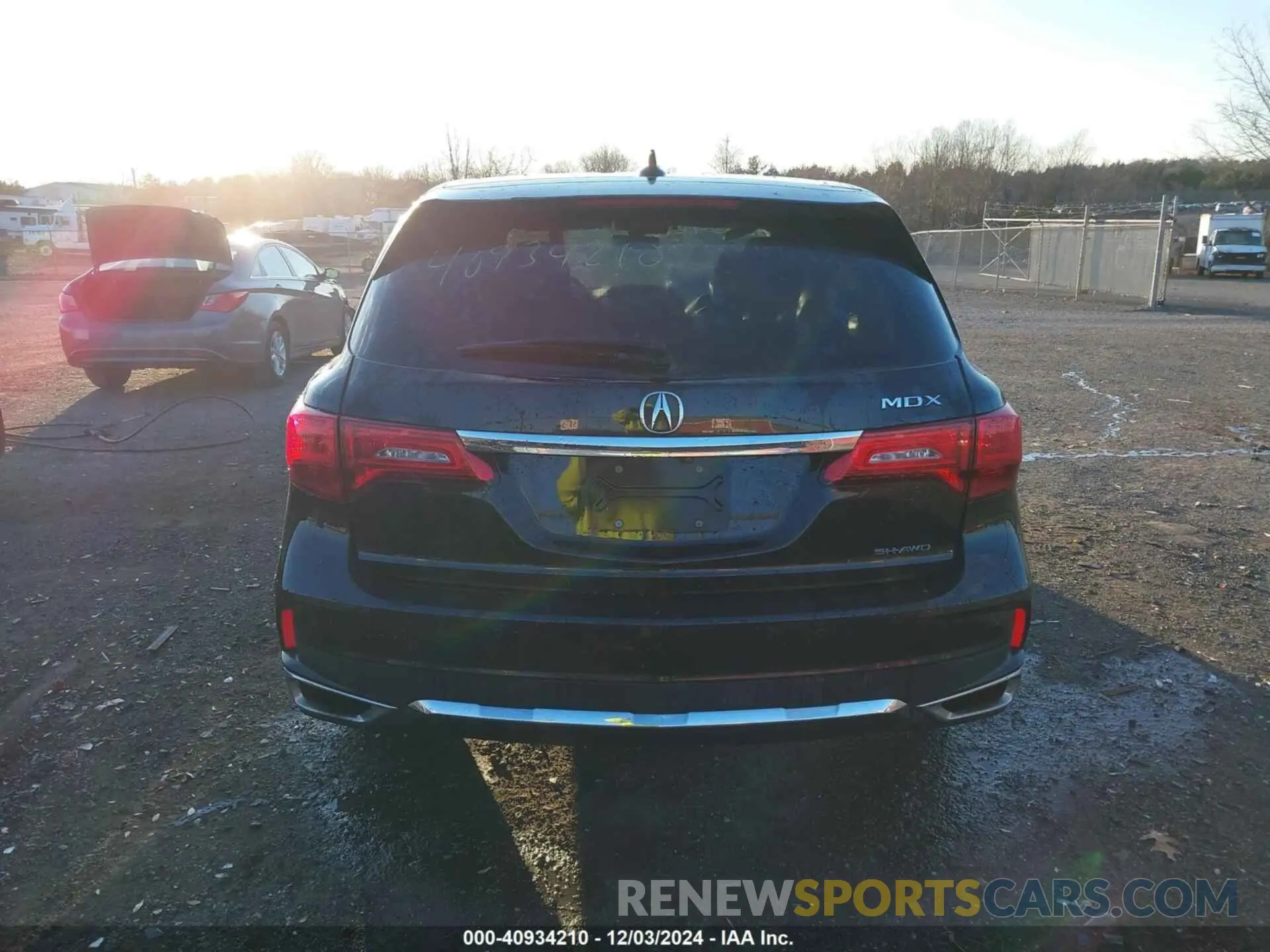 17 Photograph of a damaged car 5J8YD4H53KL026576 ACURA MDX 2019