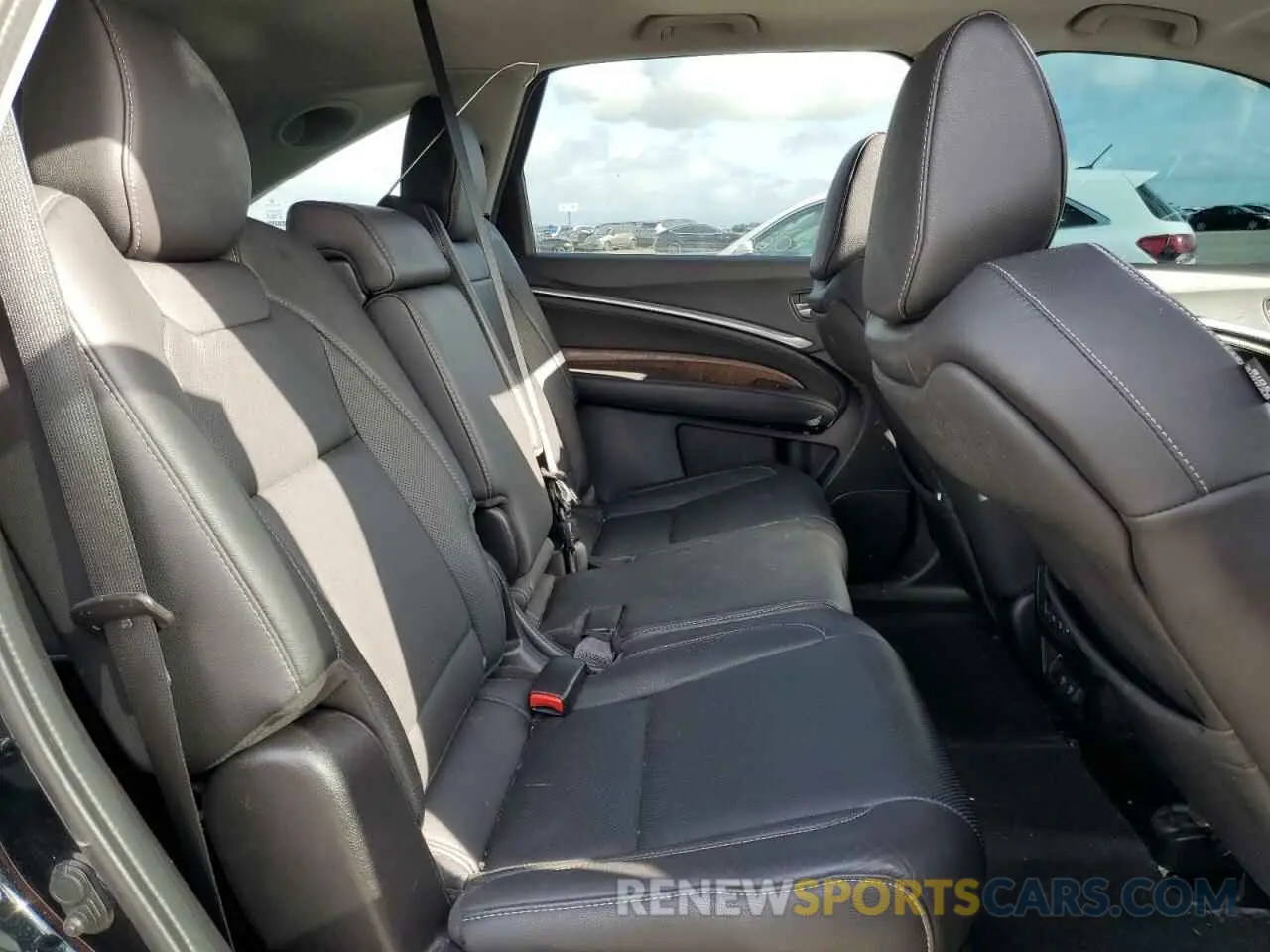 11 Photograph of a damaged car 5J8YD4H56KL022702 ACURA MDX 2019