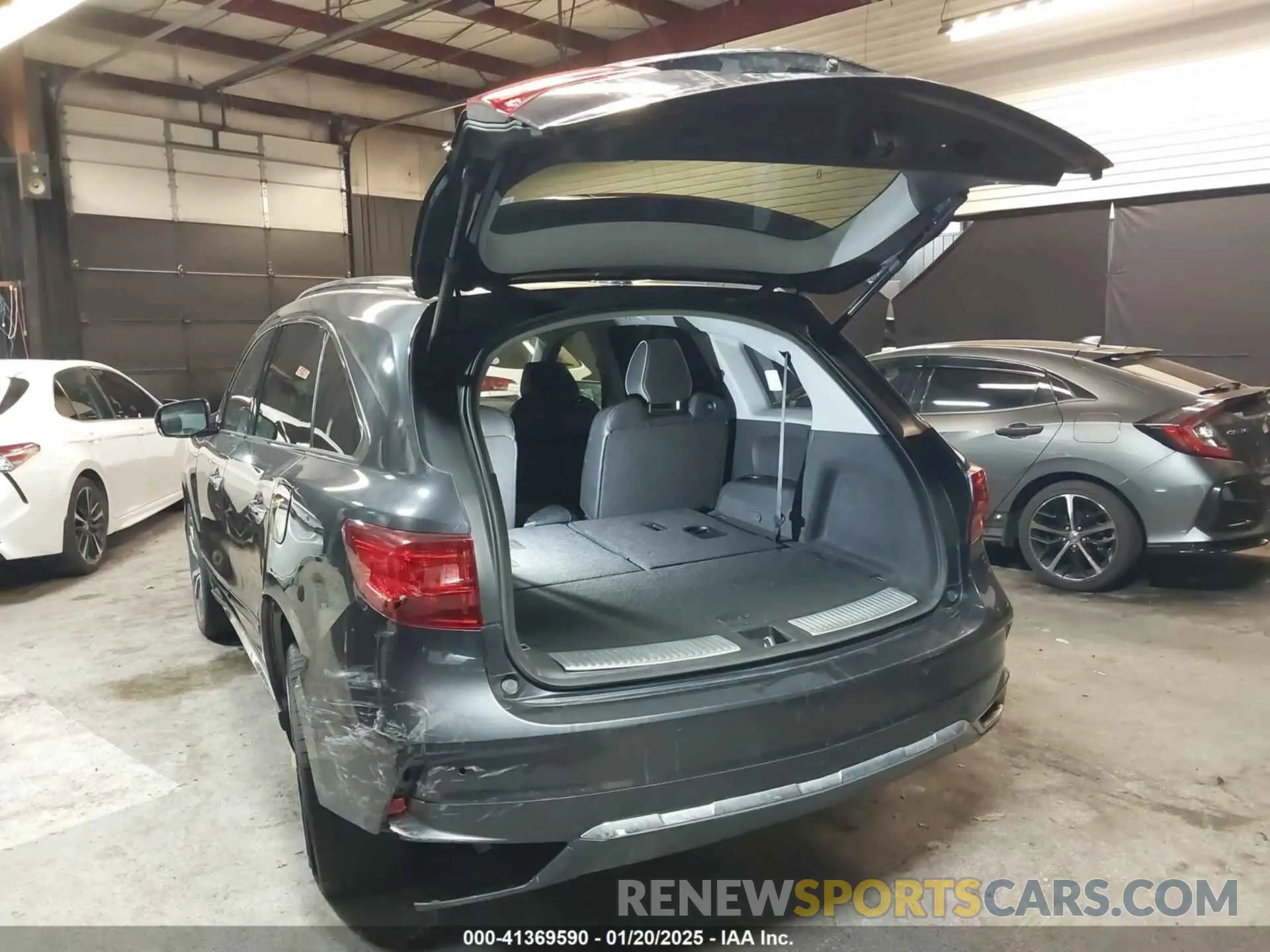 3 Фотография поврежденного автомобиля 5J8YD4H89KL001353 ACURA MDX 2019