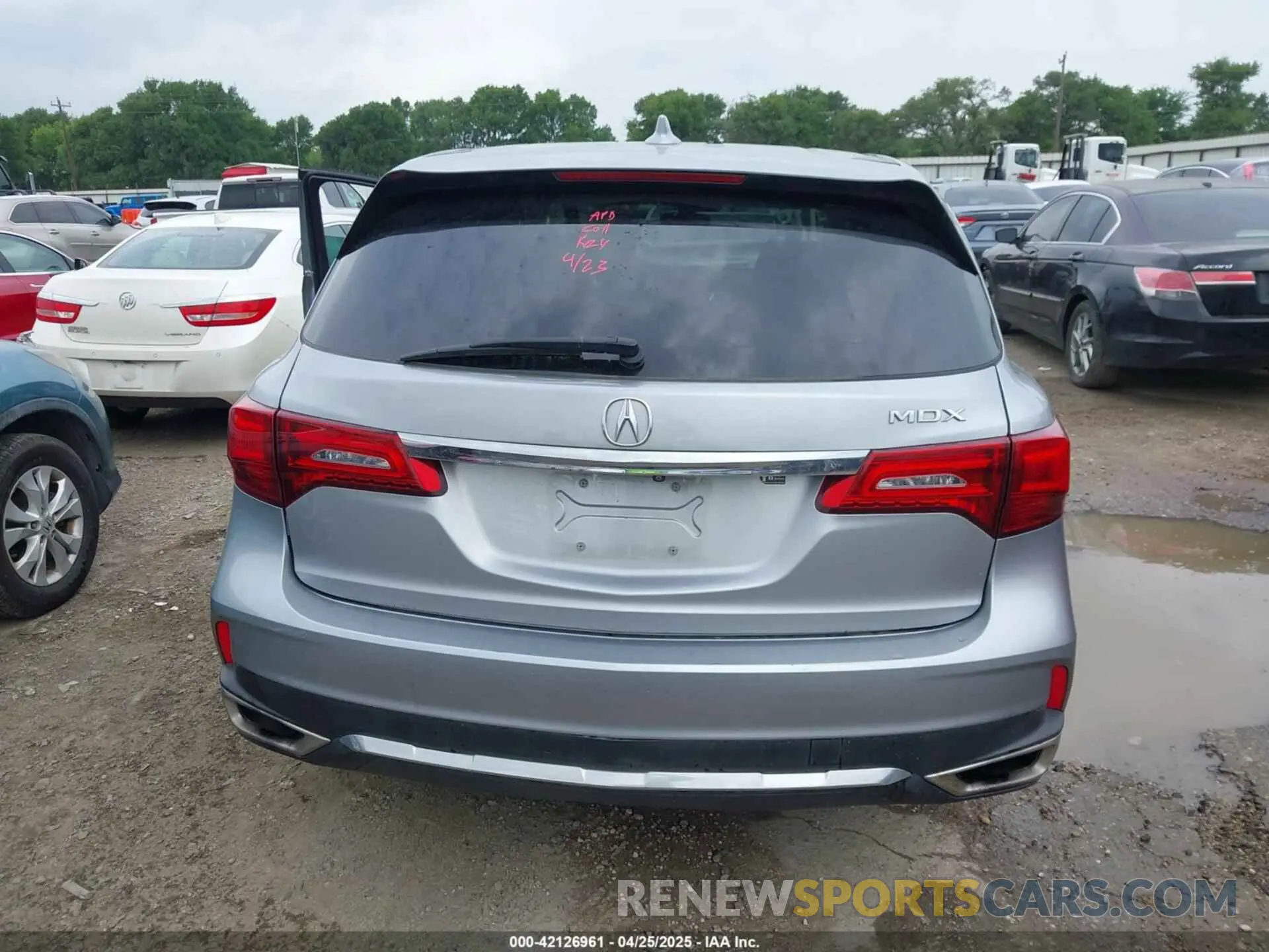17 Photograph of a damaged car 5J8YD3H32LL016504 ACURA MDX 2020