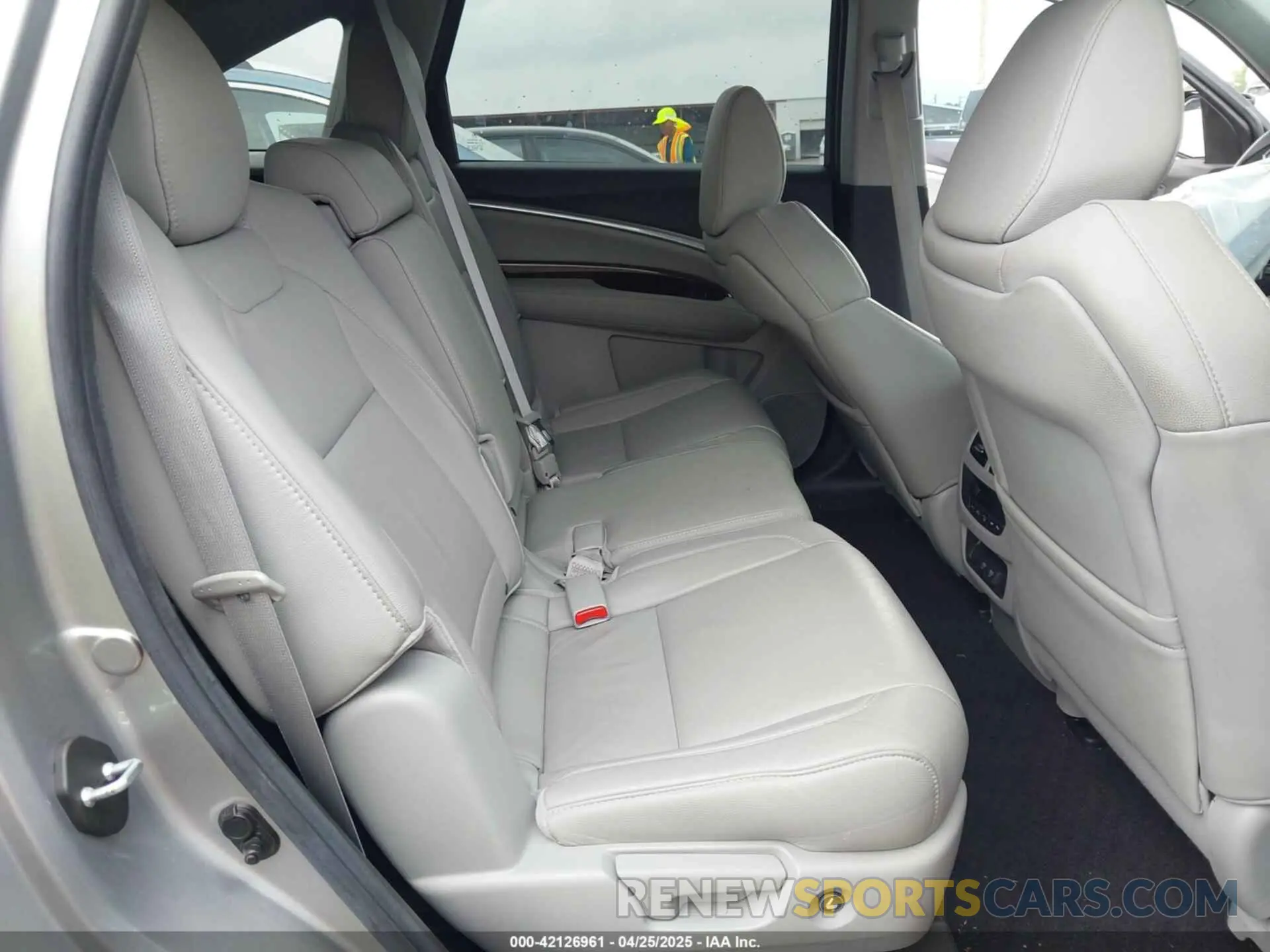 8 Photograph of a damaged car 5J8YD3H32LL016504 ACURA MDX 2020