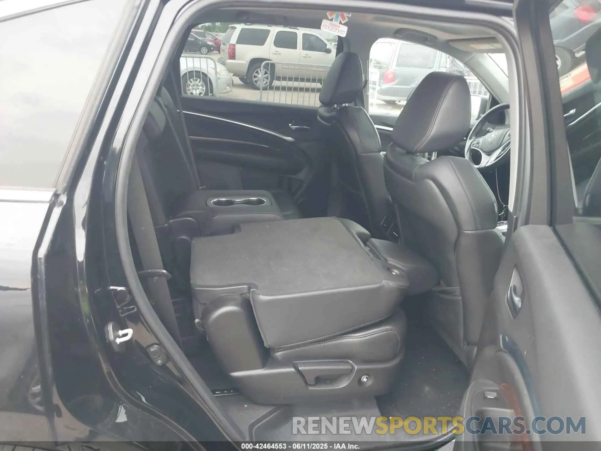 8 Photograph of a damaged car 5J8YD4H30LL050236 ACURA MDX 2020