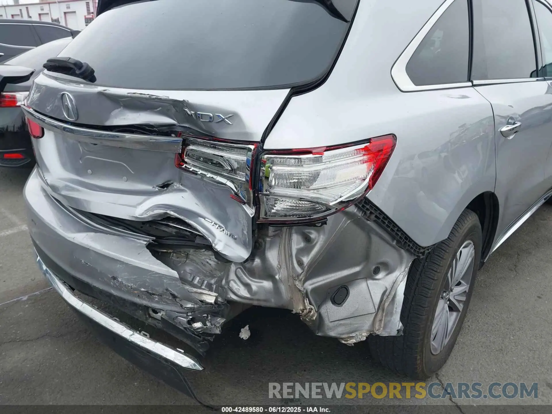 18 Photograph of a damaged car 5J8YD4H36LL043713 ACURA MDX 2020