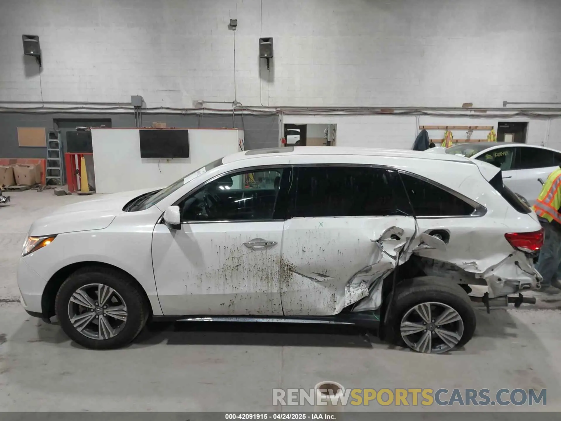14 Photograph of a damaged car 5J8YD4H37LL001499 ACURA MDX 2020
