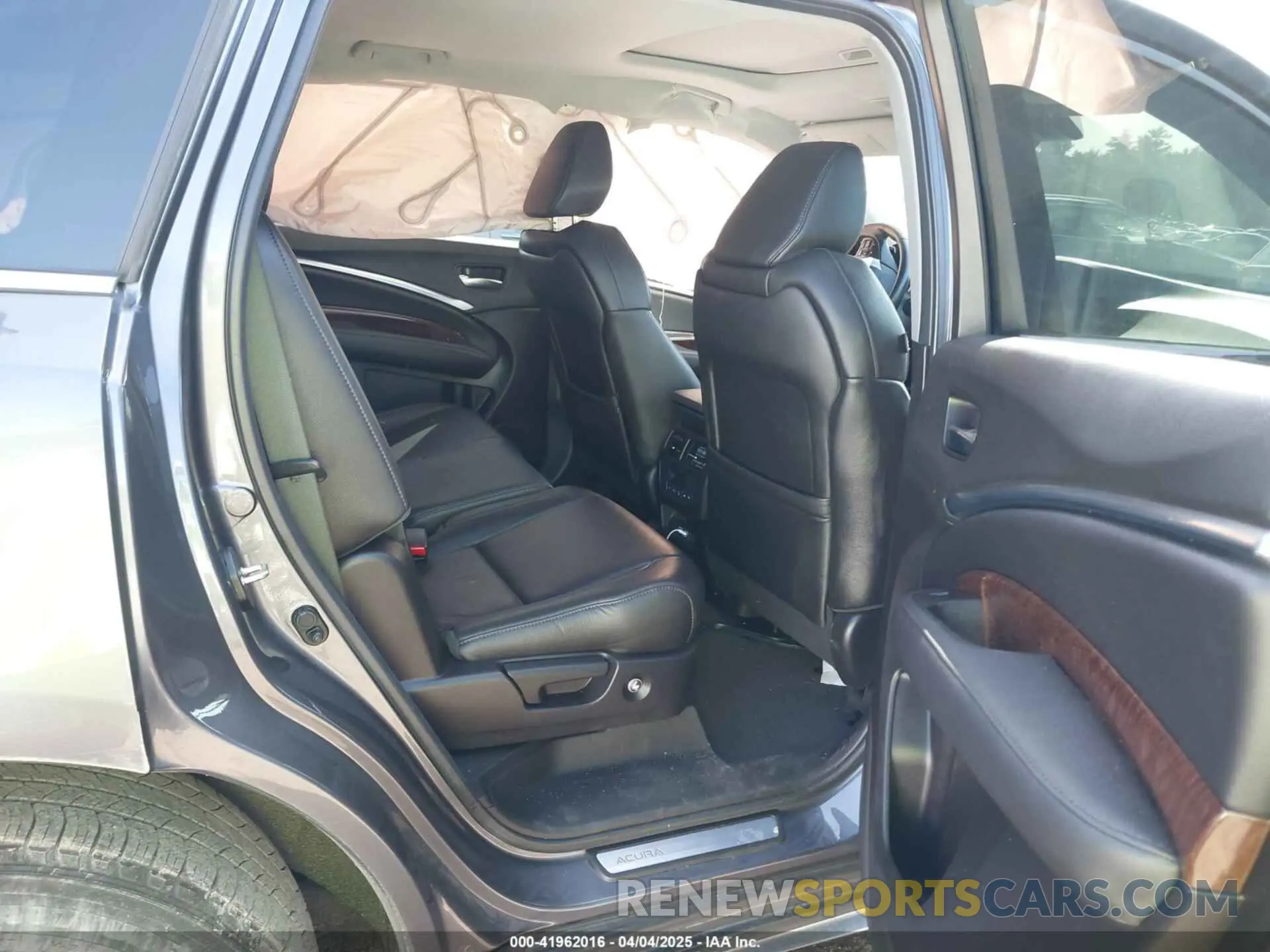 8 Фотография поврежденного автомобиля 5J8YD4H38LL015105 ACURA MDX 2020
