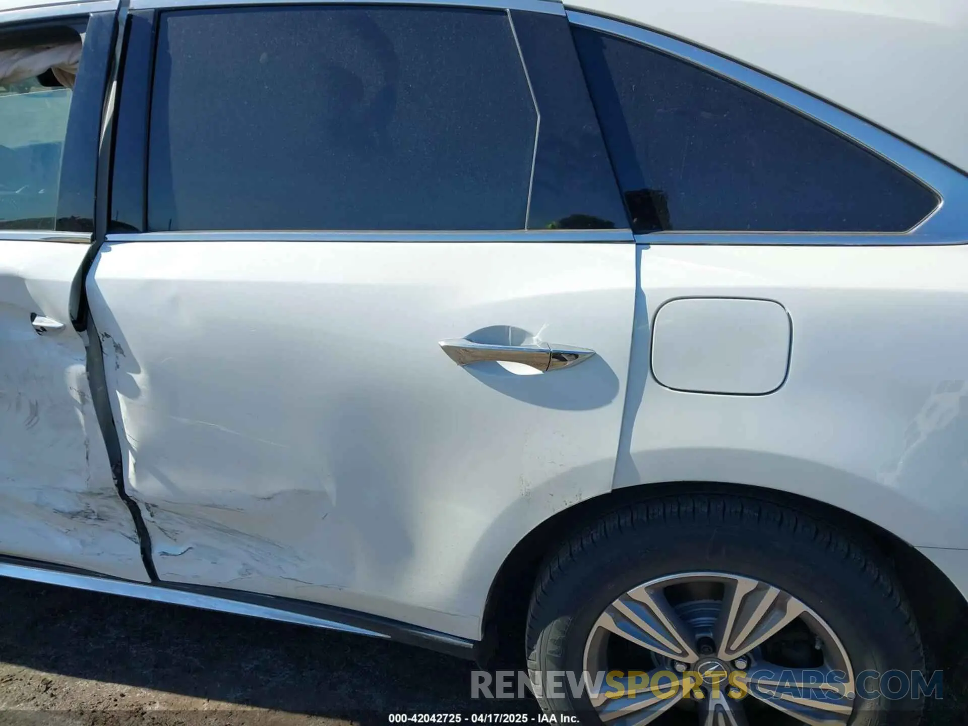 17 Photograph of a damaged car 5J8YD4H3XLL001500 ACURA MDX 2020
