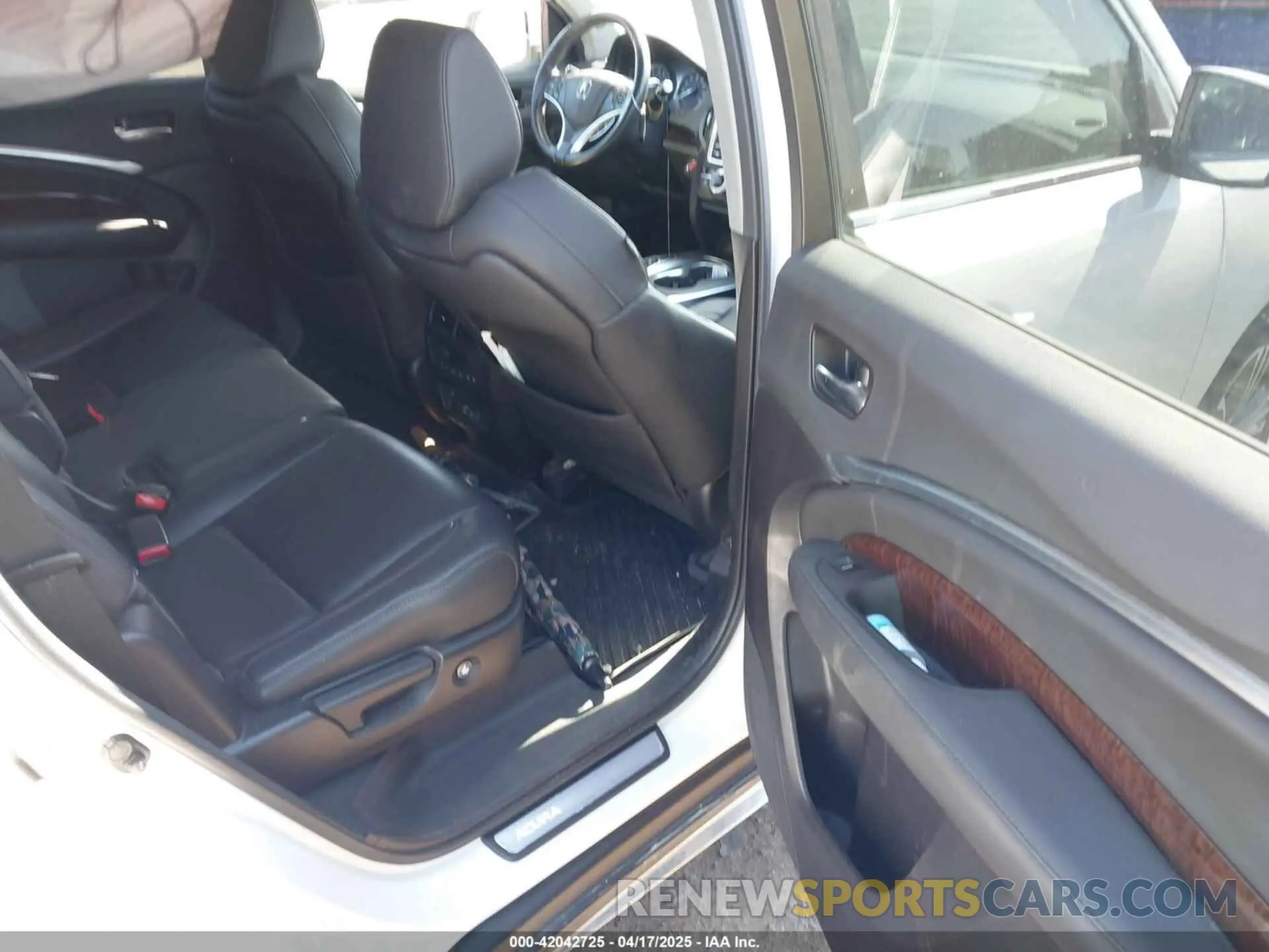 8 Photograph of a damaged car 5J8YD4H3XLL001500 ACURA MDX 2020