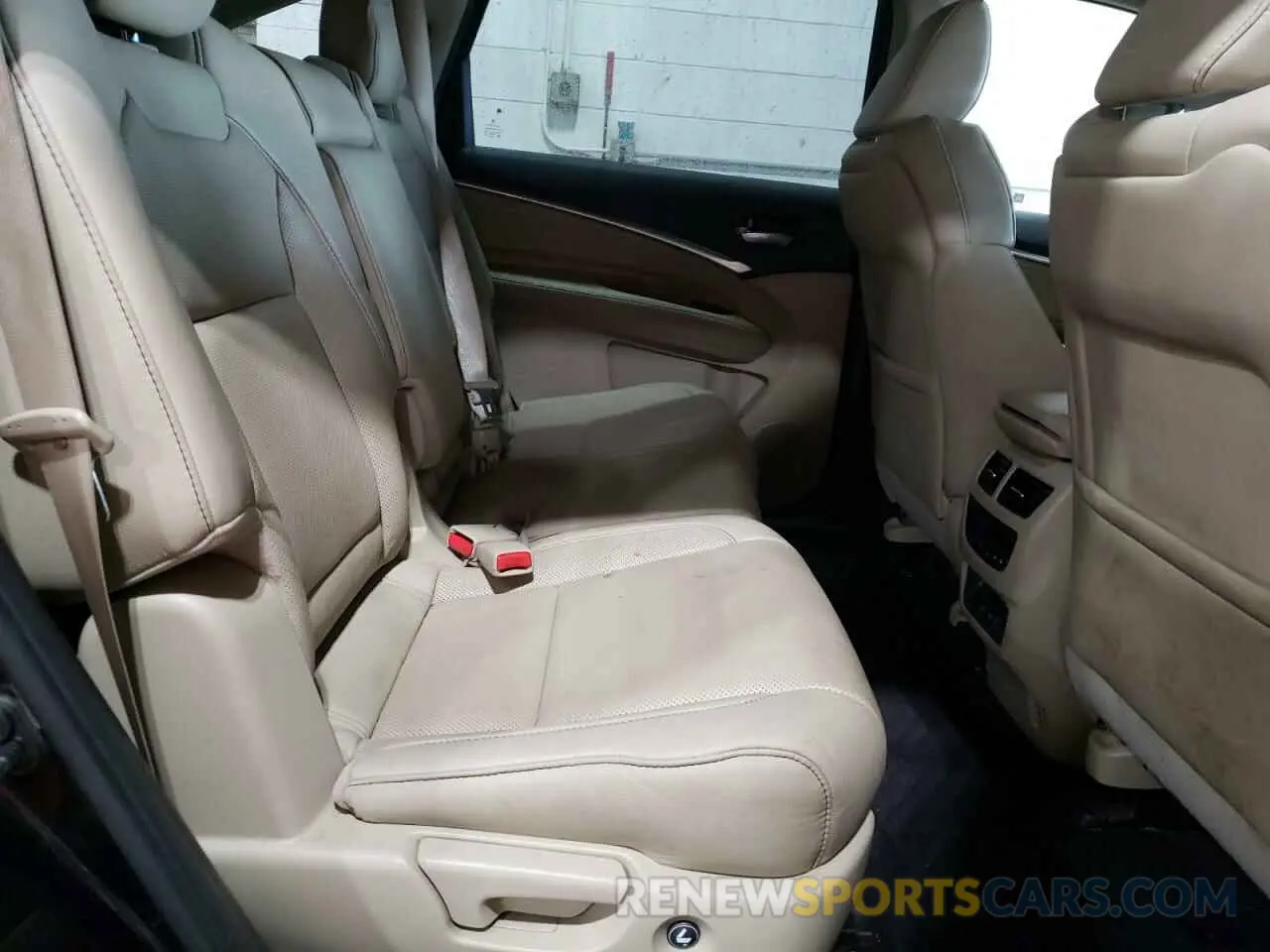 11 Photograph of a damaged car 5J8YD4H58LL009600 ACURA MDX 2020