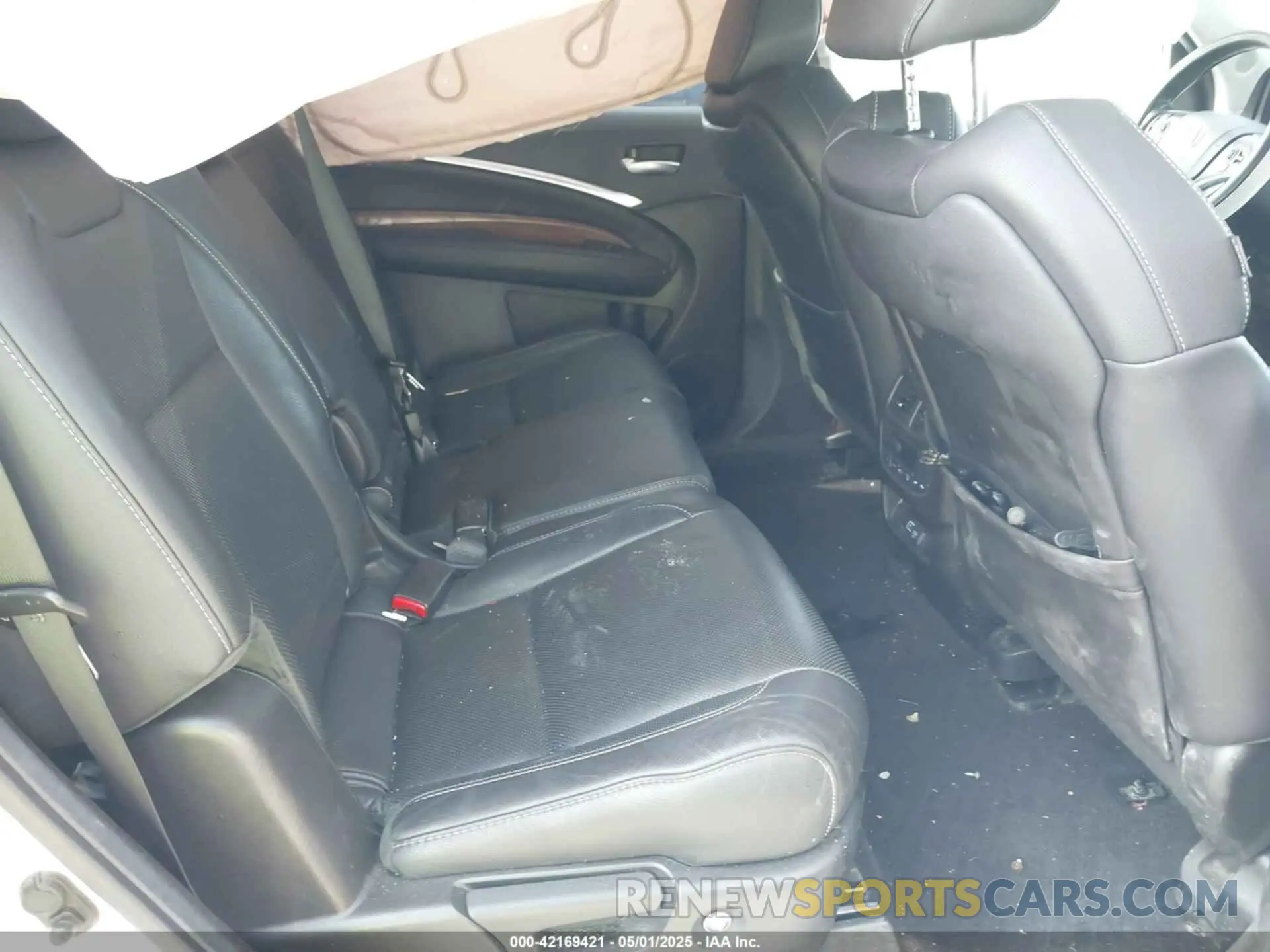 8 Photograph of a damaged car 5J8YD4H59LL002350 ACURA MDX 2020