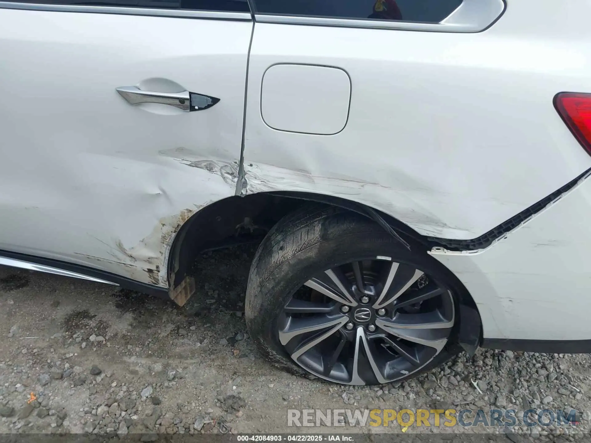 17 Photograph of a damaged car 5J8YD4H59LL006527 ACURA MDX 2020