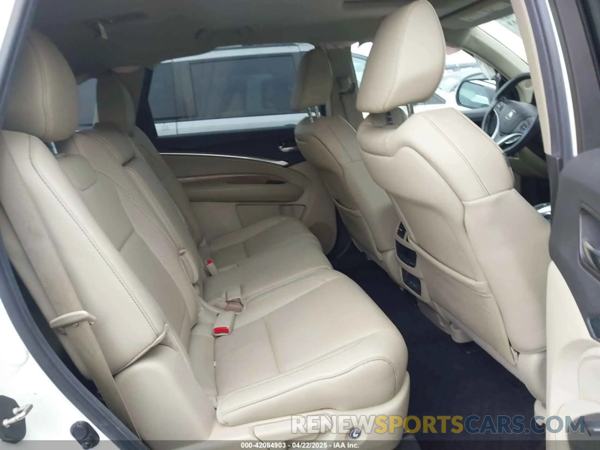 8 Photograph of a damaged car 5J8YD4H59LL006527 ACURA MDX 2020