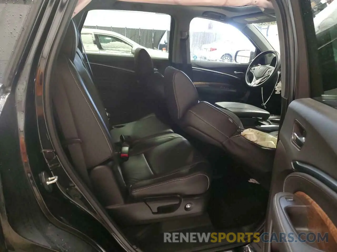 11 Photograph of a damaged car 5J8YD4H5XLL000557 ACURA MDX 2020