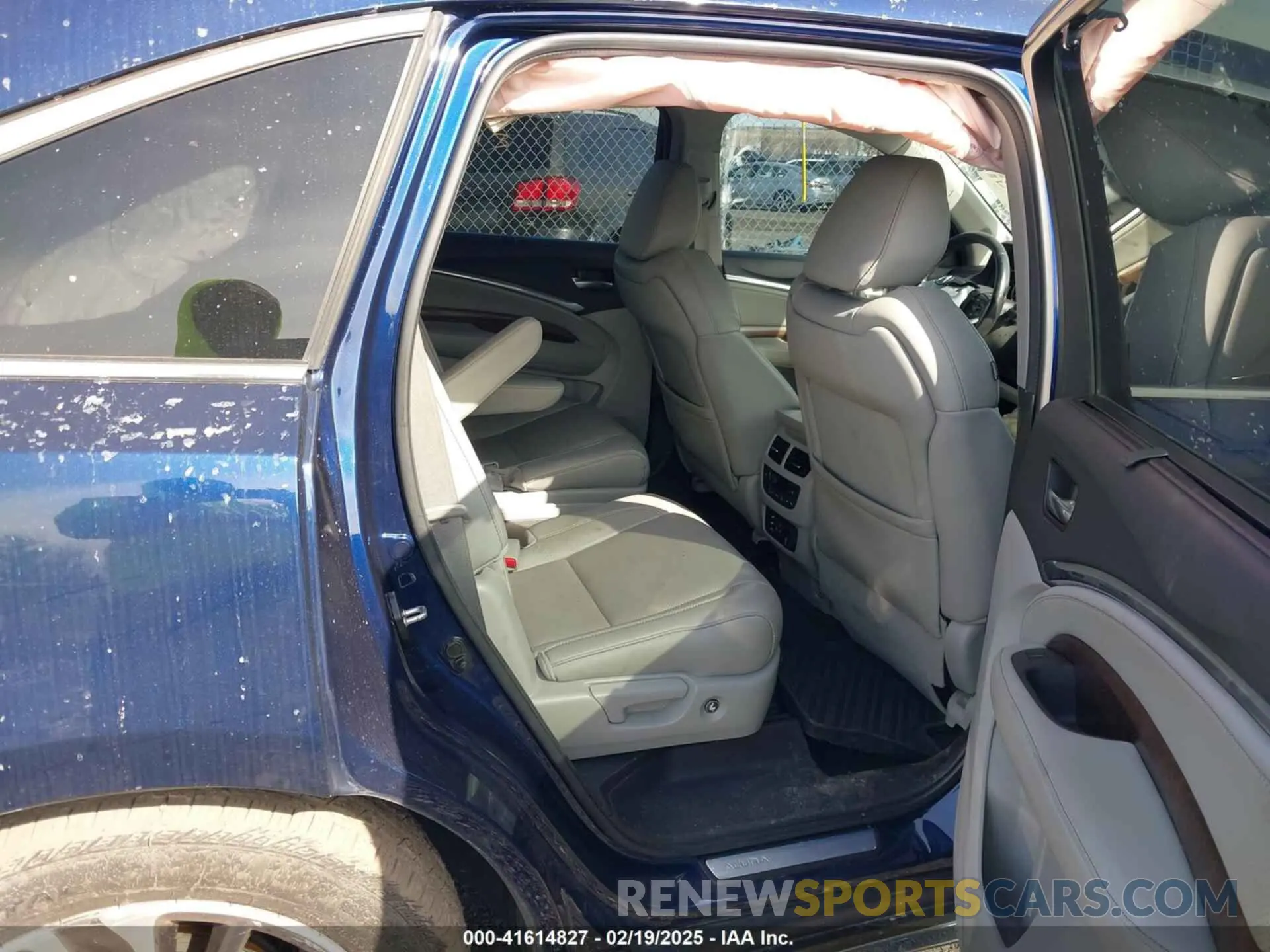 8 Photograph of a damaged car 5J8YD4H74LL001950 ACURA MDX 2020
