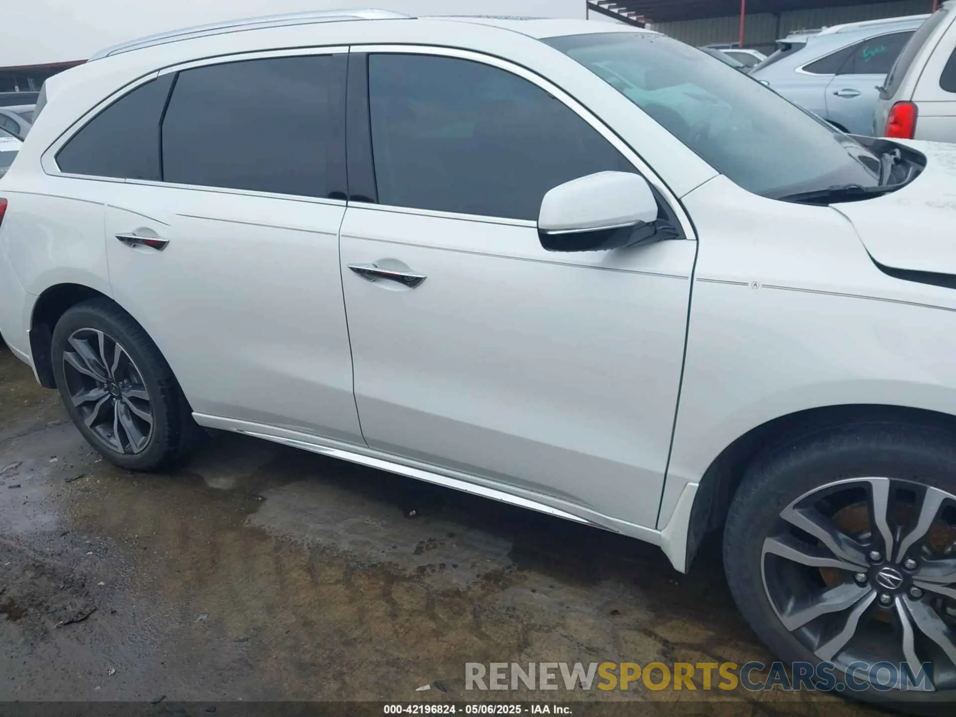 13 Photograph of a damaged car 5J8YD4H80LL025946 ACURA MDX 2020