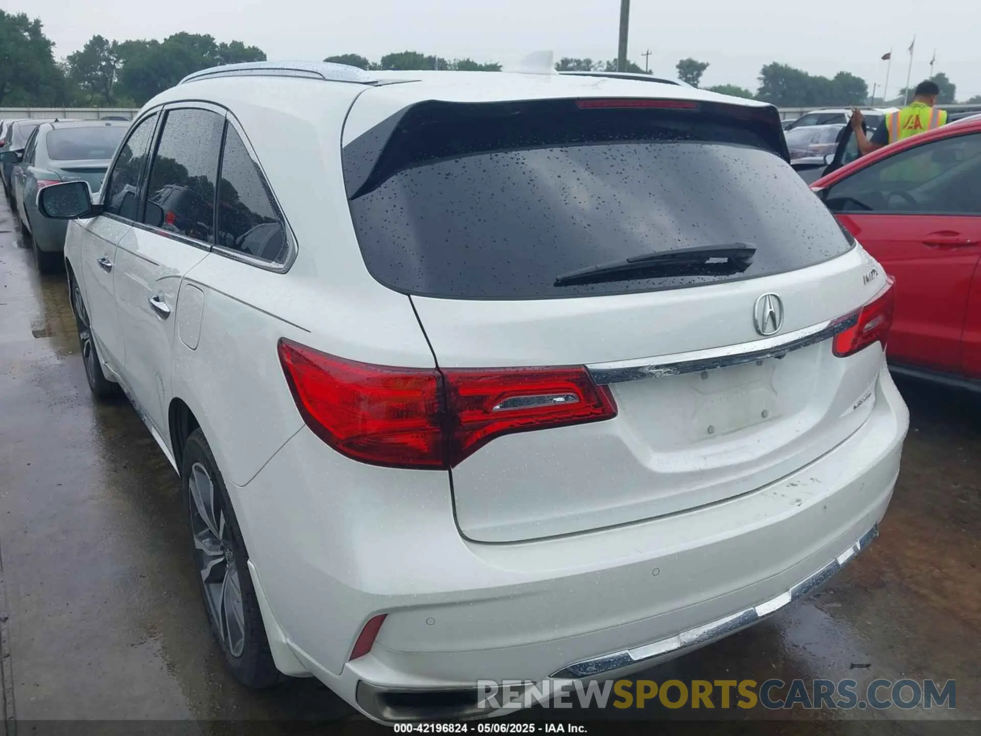 3 Photograph of a damaged car 5J8YD4H80LL025946 ACURA MDX 2020