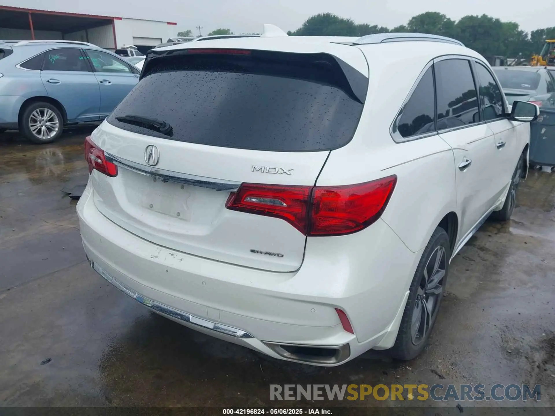 4 Photograph of a damaged car 5J8YD4H80LL025946 ACURA MDX 2020