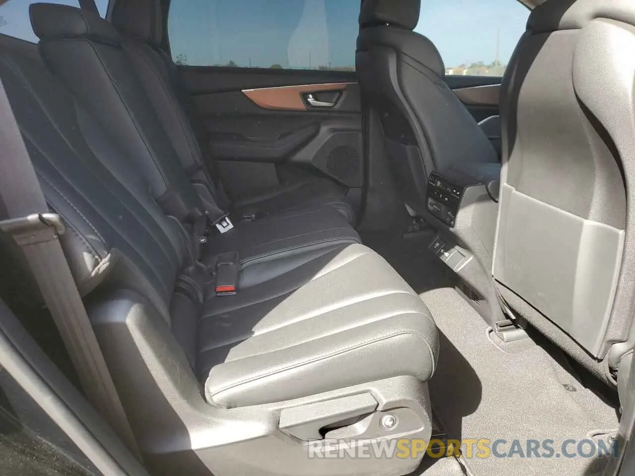 11 Photograph of a damaged car 5J8YD9H34NL006403 ACURA MDX 2022