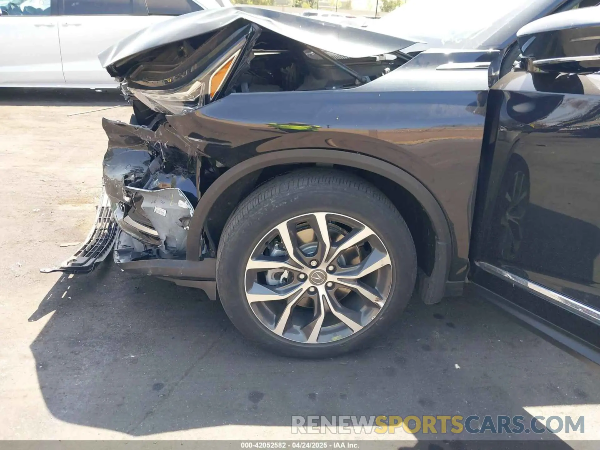 18 Photograph of a damaged car 5J8YD9H42NL002584 ACURA MDX 2022