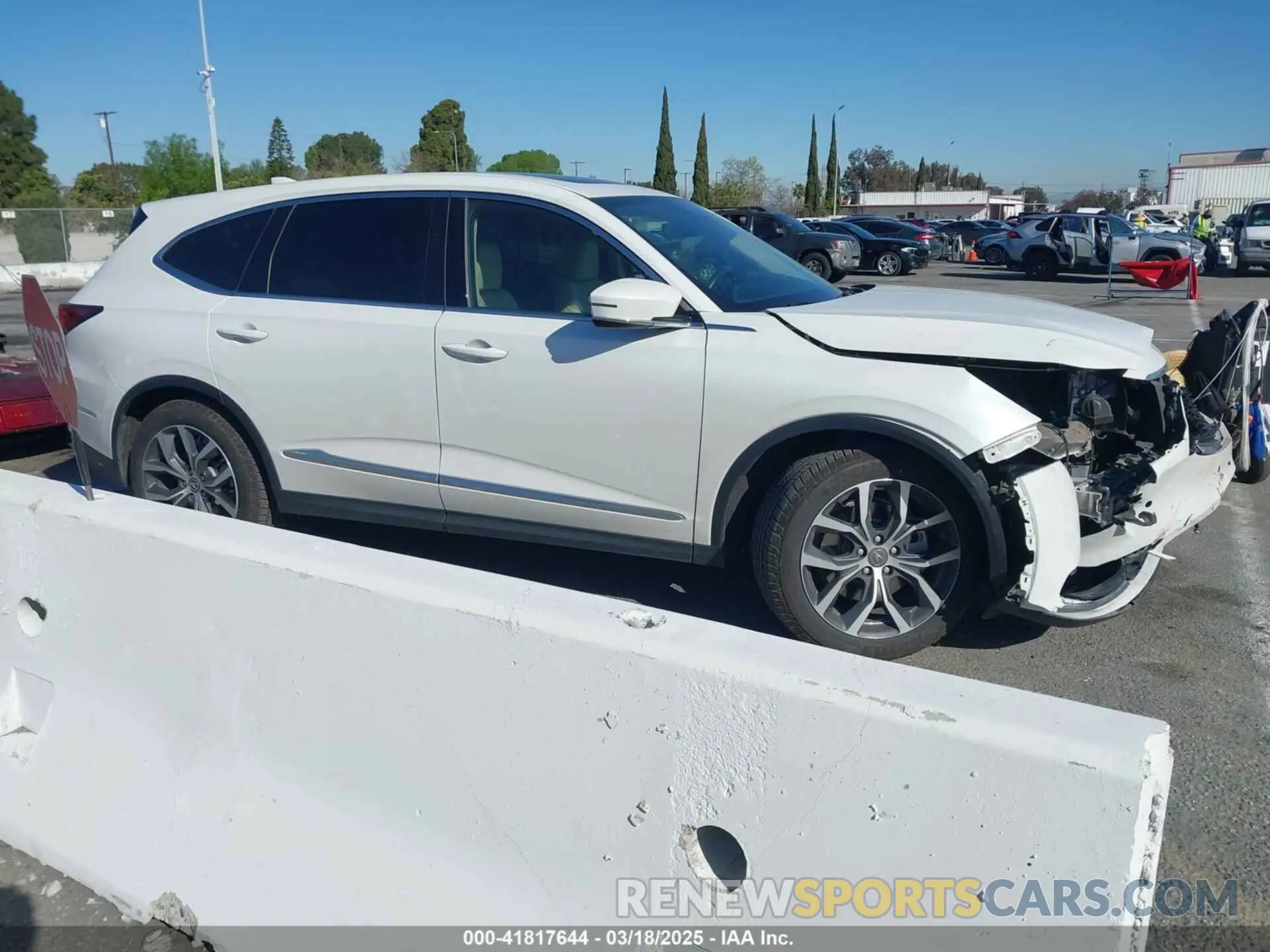 14 Photograph of a damaged car 5J8YD9H48NL000743 ACURA MDX 2022