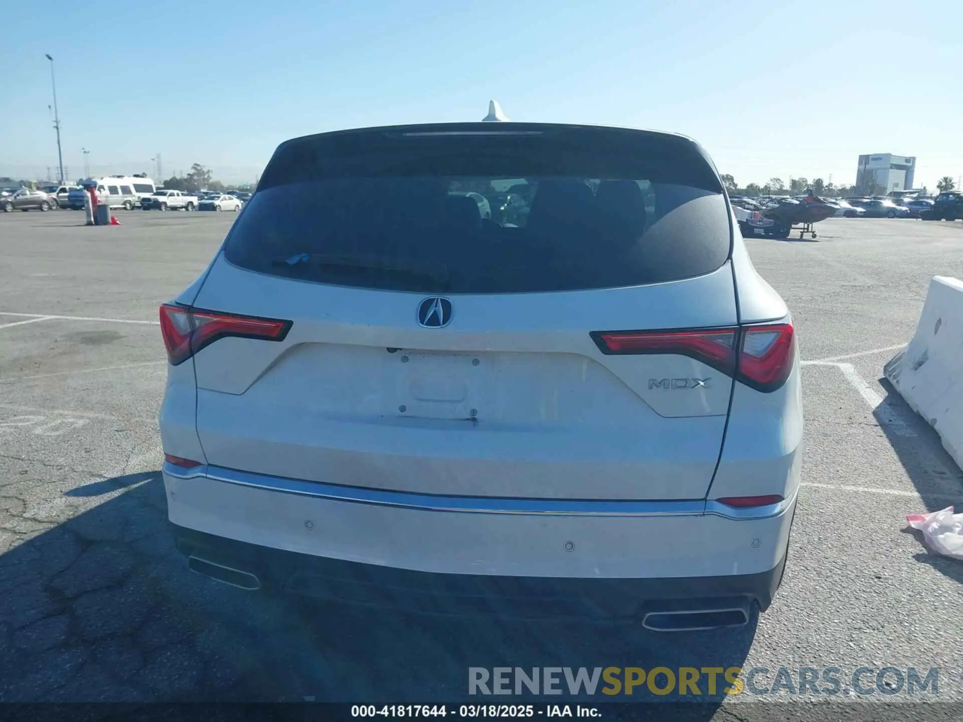 17 Photograph of a damaged car 5J8YD9H48NL000743 ACURA MDX 2022