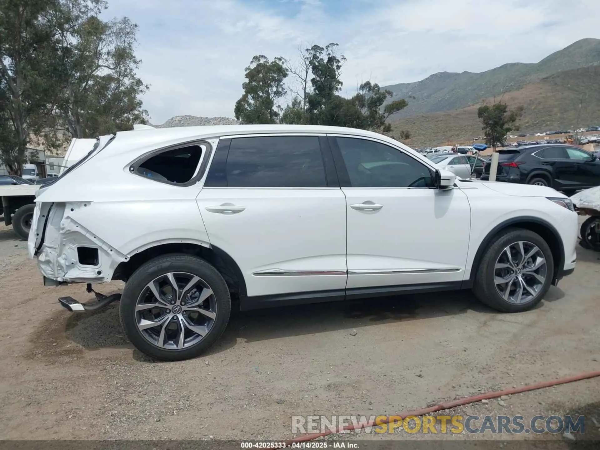 13 Photograph of a damaged car 5J8YD9H48NL009409 ACURA MDX 2022