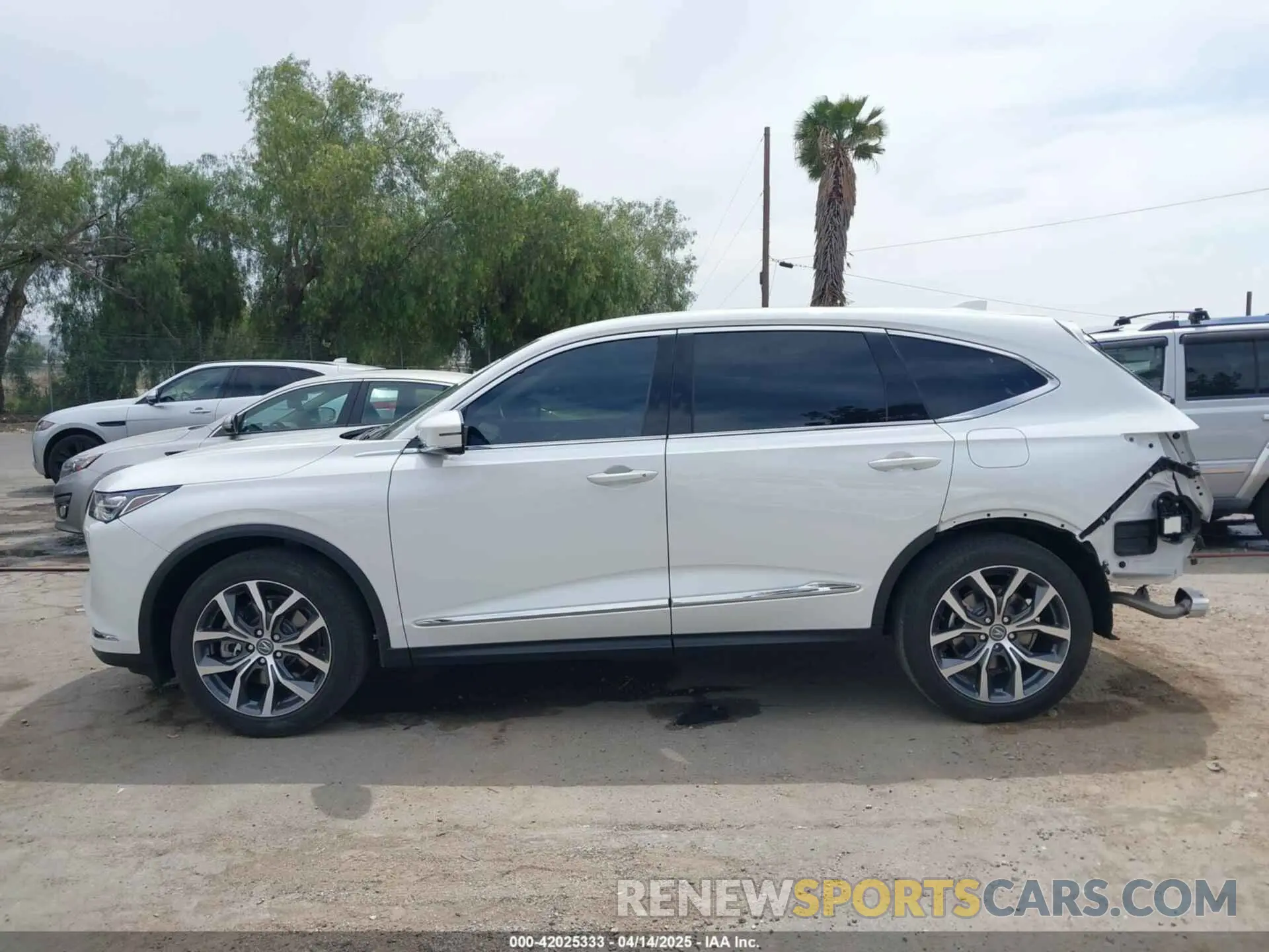 14 Photograph of a damaged car 5J8YD9H48NL009409 ACURA MDX 2022