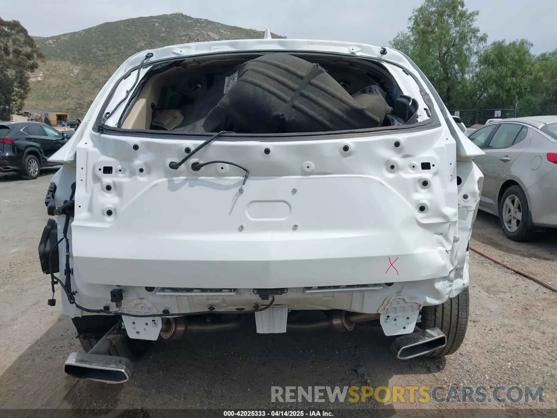 16 Photograph of a damaged car 5J8YD9H48NL009409 ACURA MDX 2022