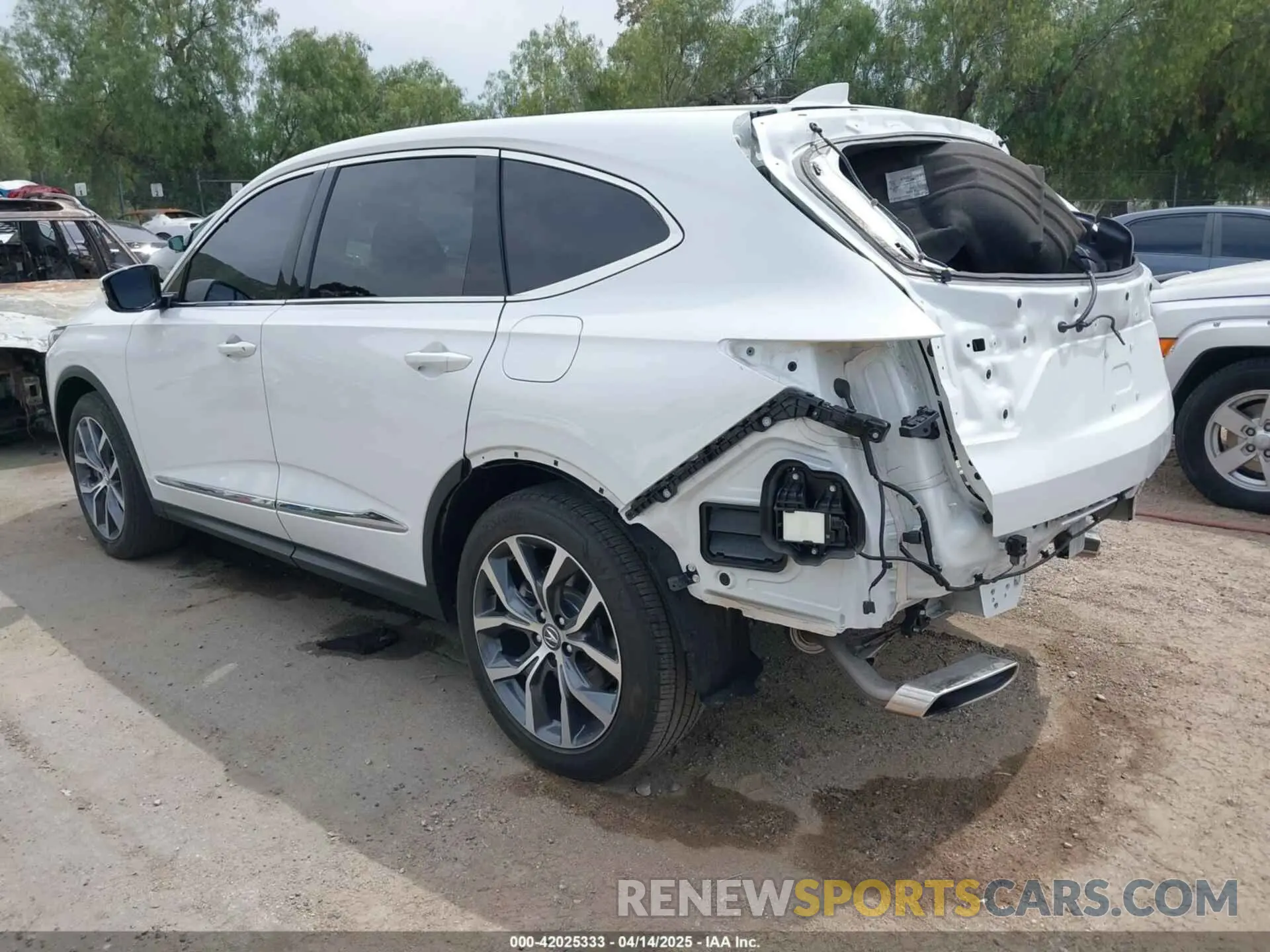 3 Photograph of a damaged car 5J8YD9H48NL009409 ACURA MDX 2022