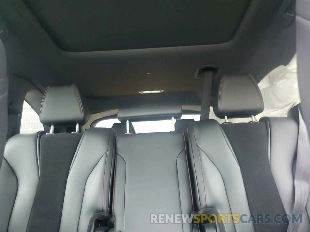 10 Photograph of a damaged car 5J8YE1H00NL047759 ACURA MDX 2022