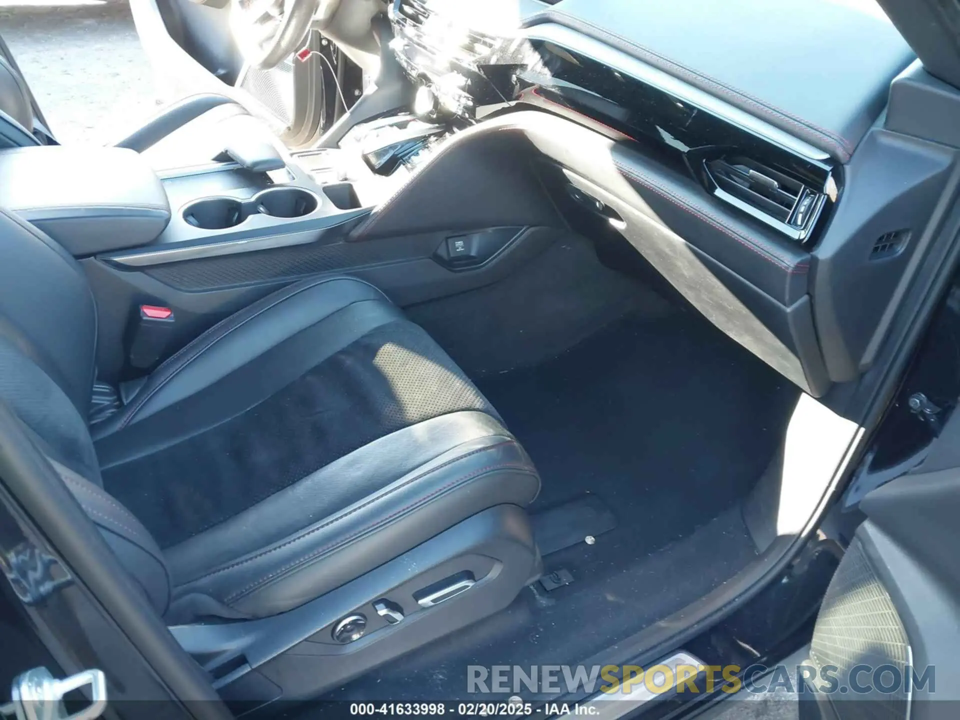 5 Photograph of a damaged car 5J8YE1H02NL002158 ACURA MDX 2022