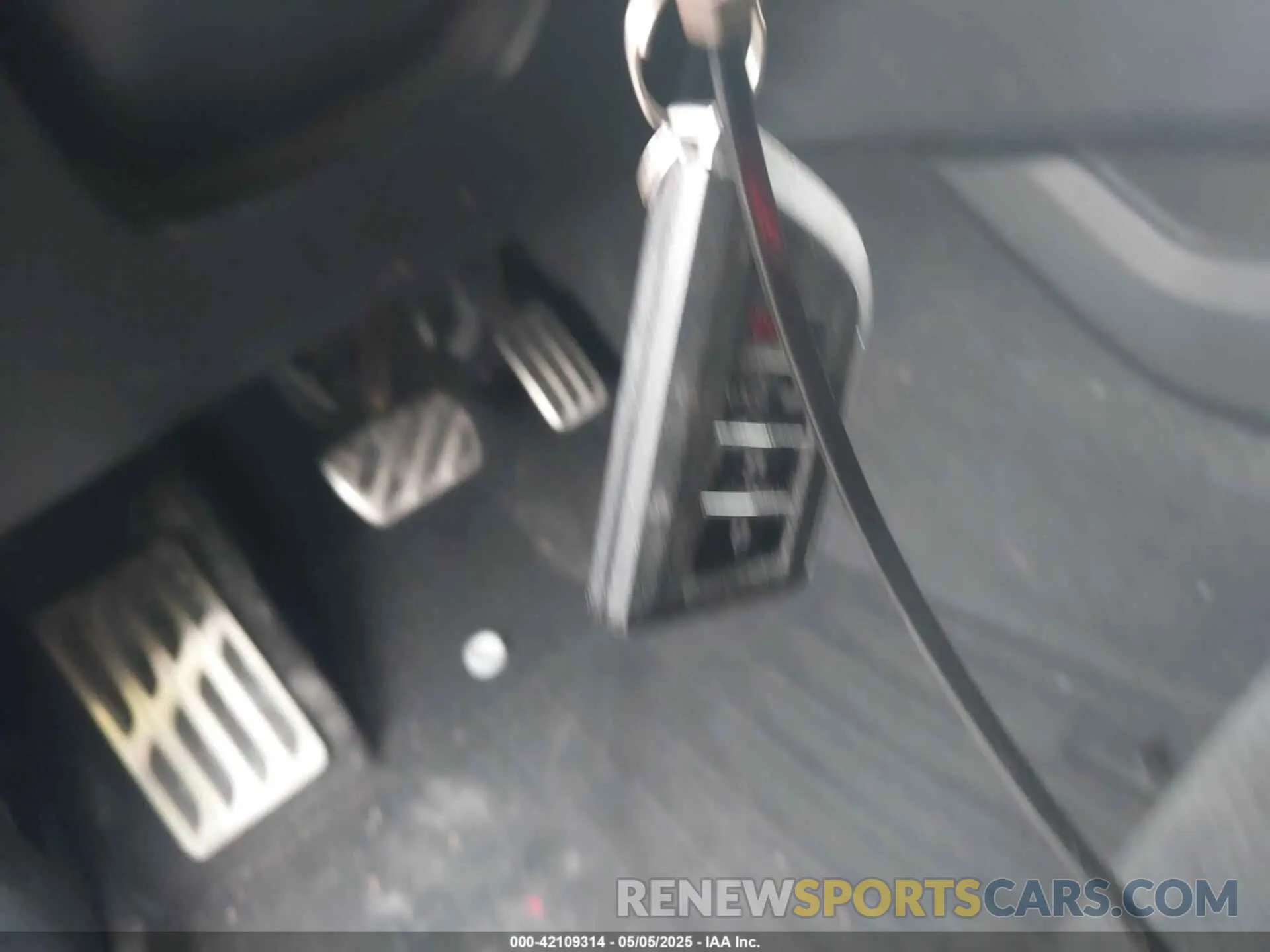 11 Photograph of a damaged car 5J8YE1H03NL027117 ACURA MDX 2022