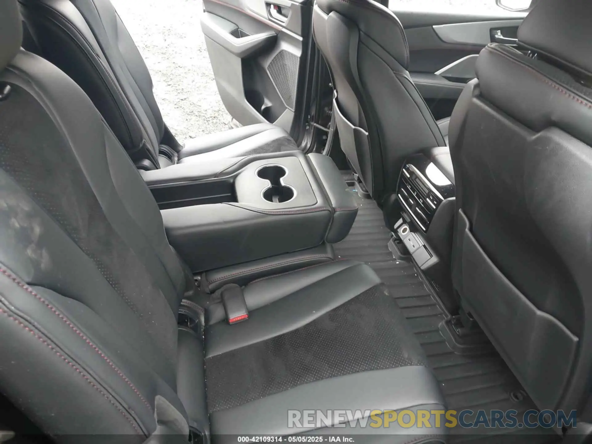 8 Photograph of a damaged car 5J8YE1H03NL027117 ACURA MDX 2022