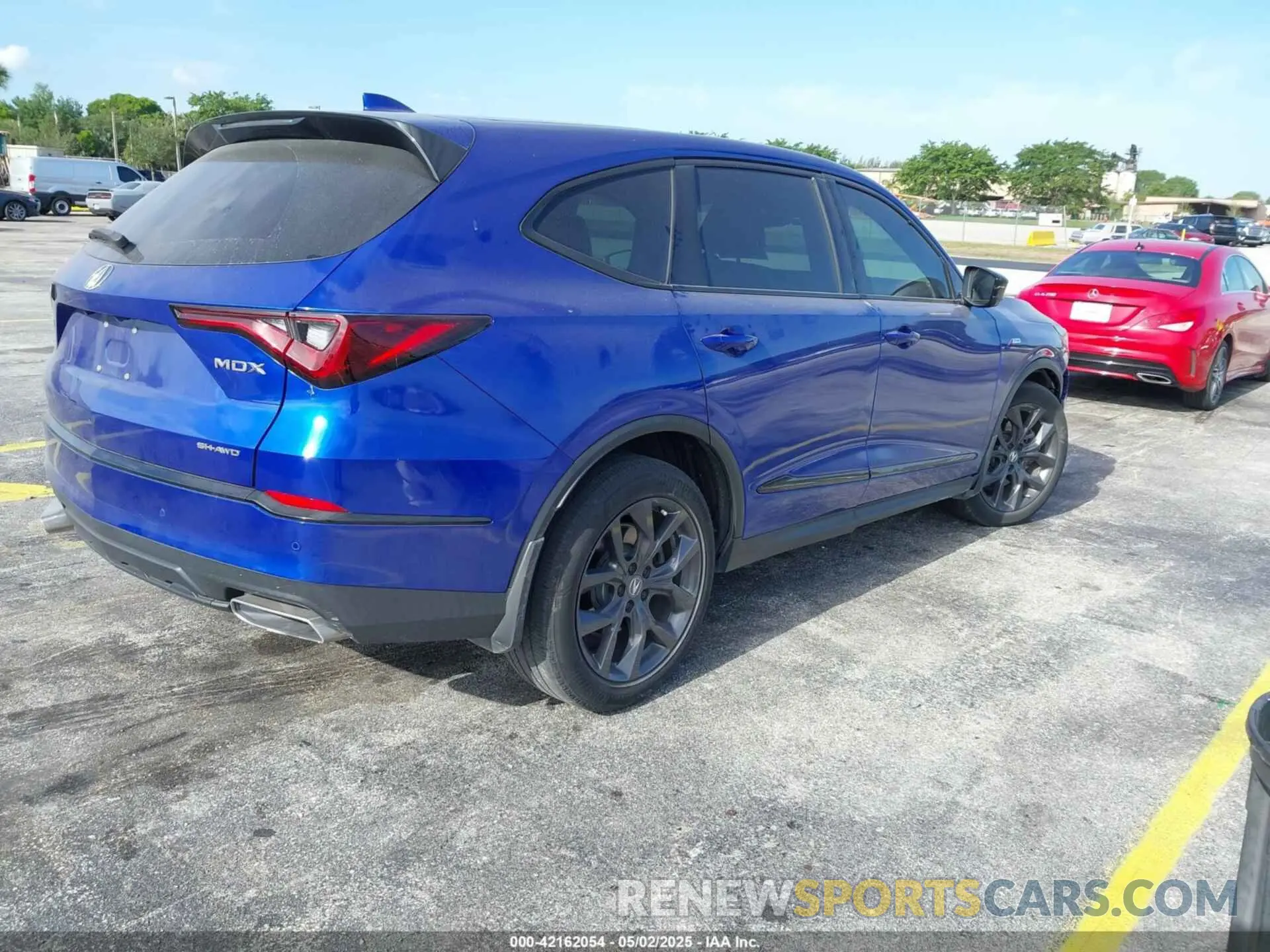 4 Photograph of a damaged car 5J8YE1H0XNL046330 ACURA MDX 2022