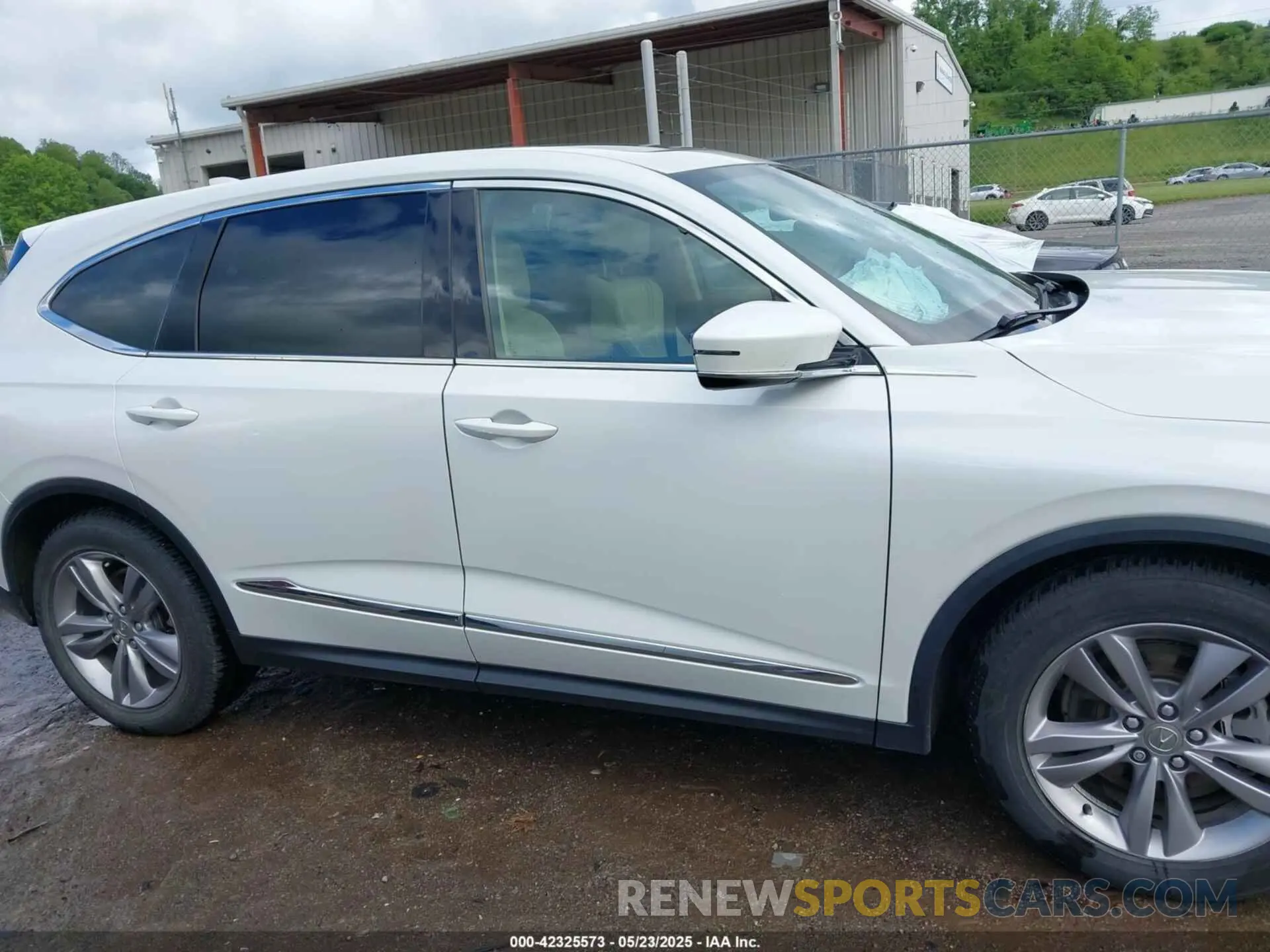 14 Photograph of a damaged car 5J8YE1H37NL015952 ACURA MDX 2022