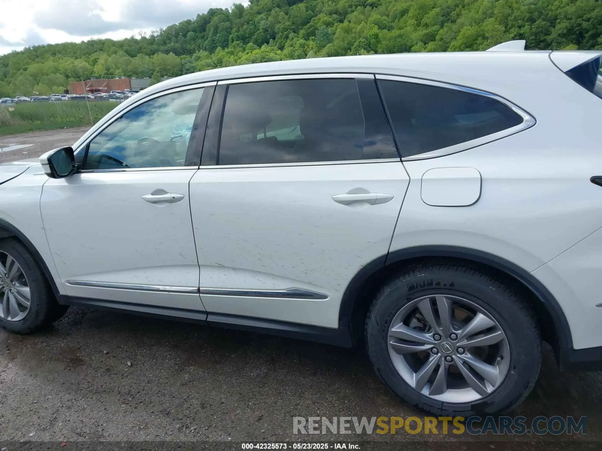 15 Photograph of a damaged car 5J8YE1H37NL015952 ACURA MDX 2022