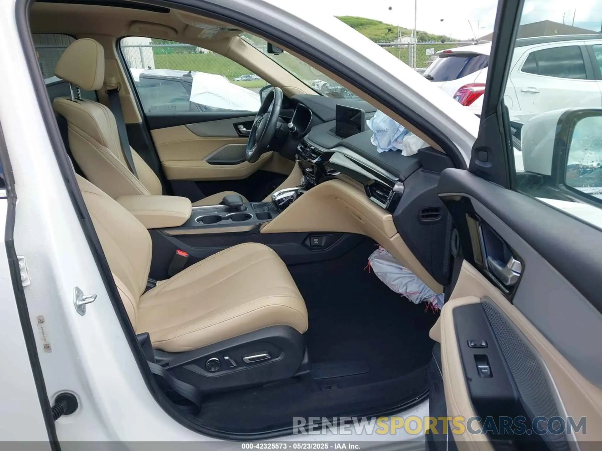 5 Photograph of a damaged car 5J8YE1H37NL015952 ACURA MDX 2022
