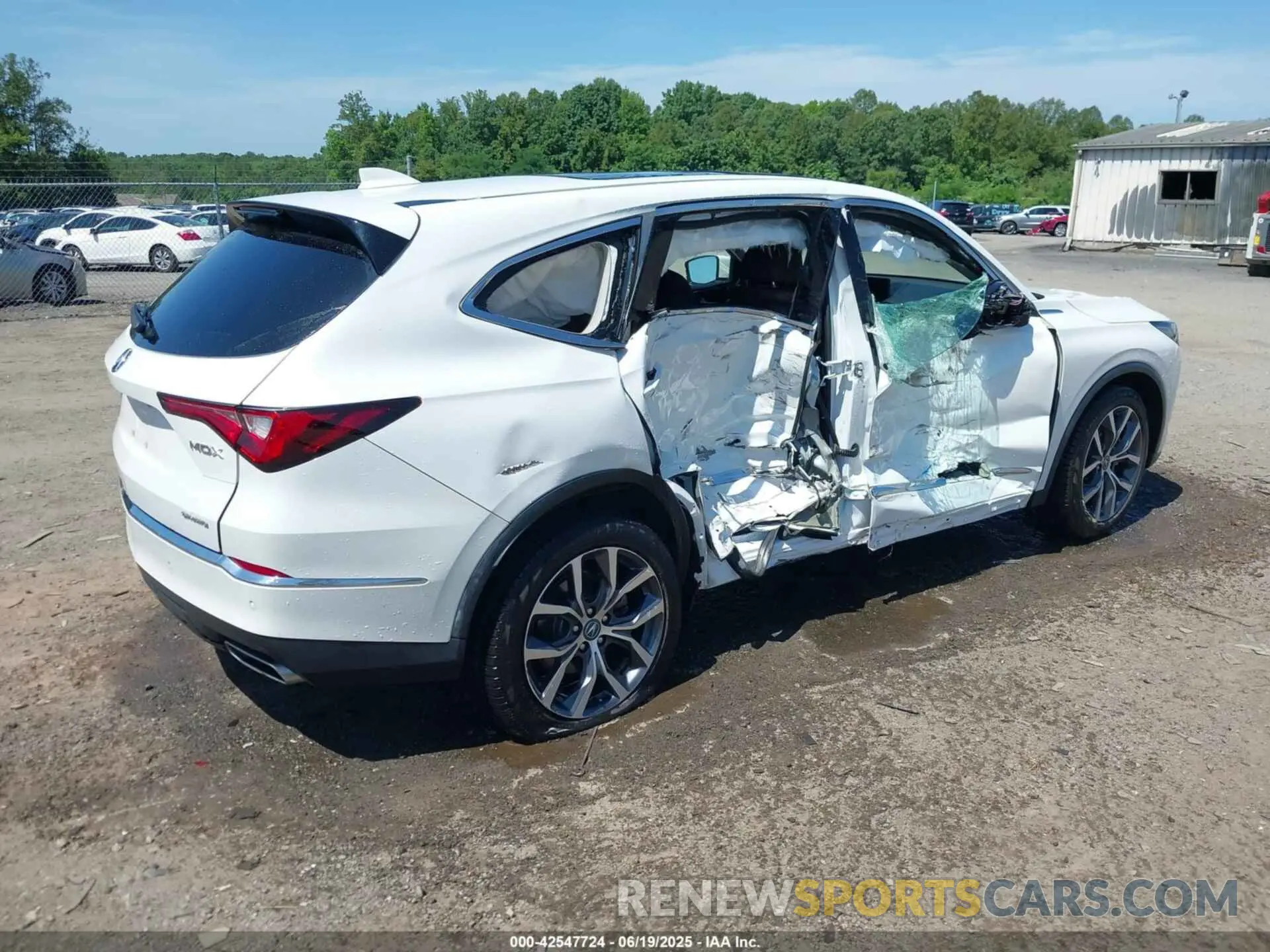4 Photograph of a damaged car 5J8YE1H44NL035939 ACURA MDX 2022