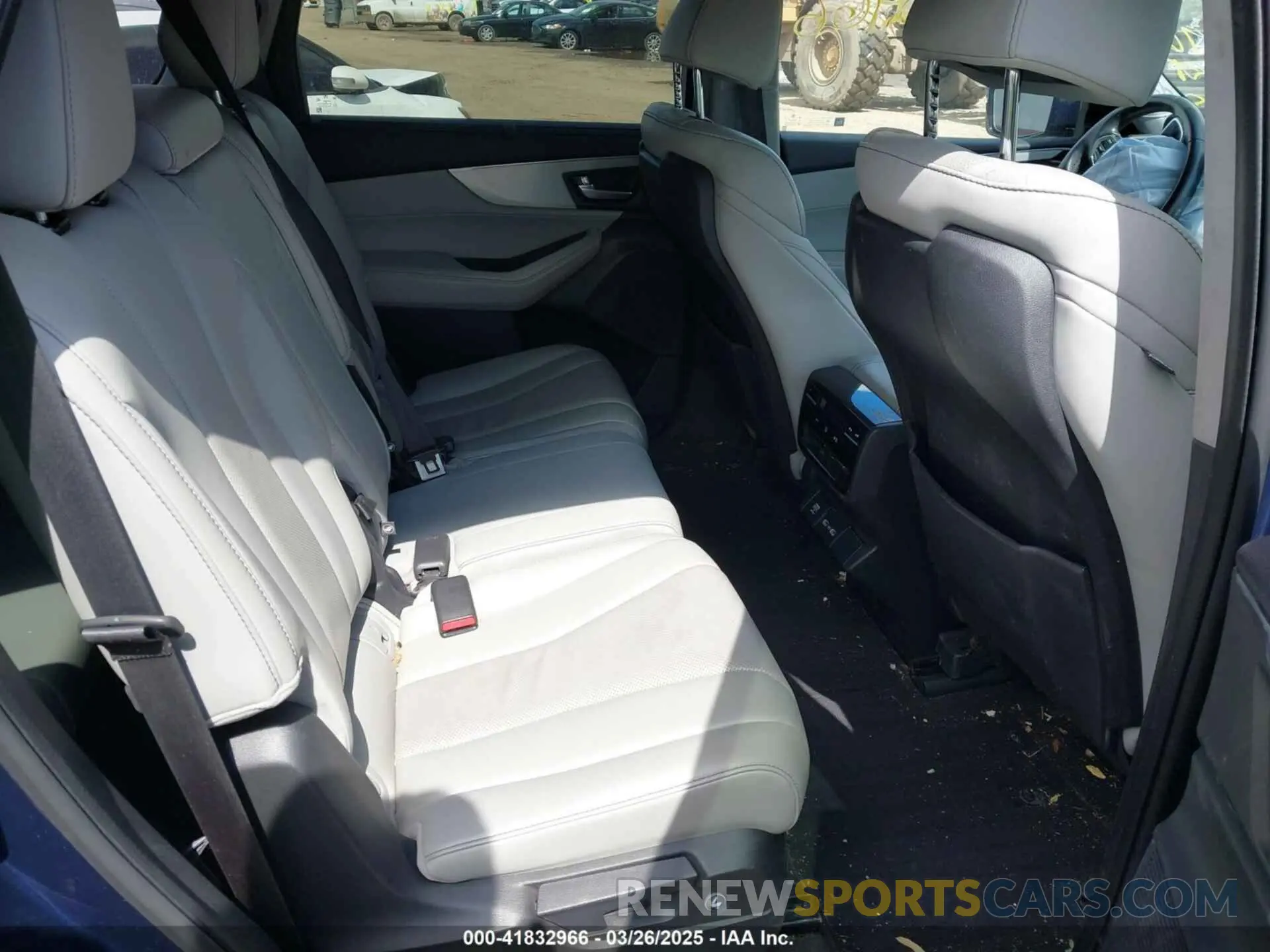 8 Photograph of a damaged car 5J8YE1H47NL026765 ACURA MDX 2022