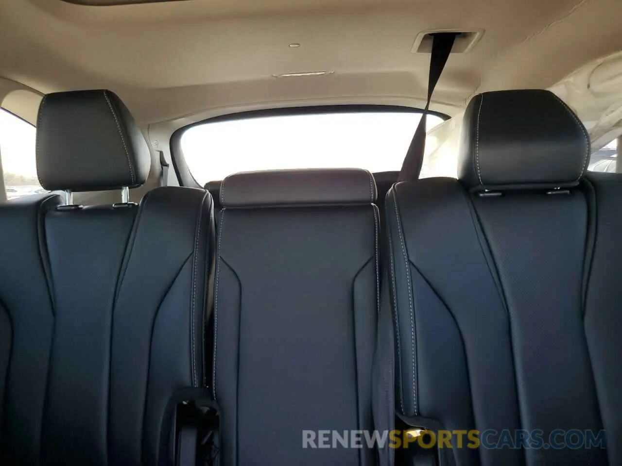 10 Photograph of a damaged car 5J8YE1H4XNL033340 ACURA MDX 2022