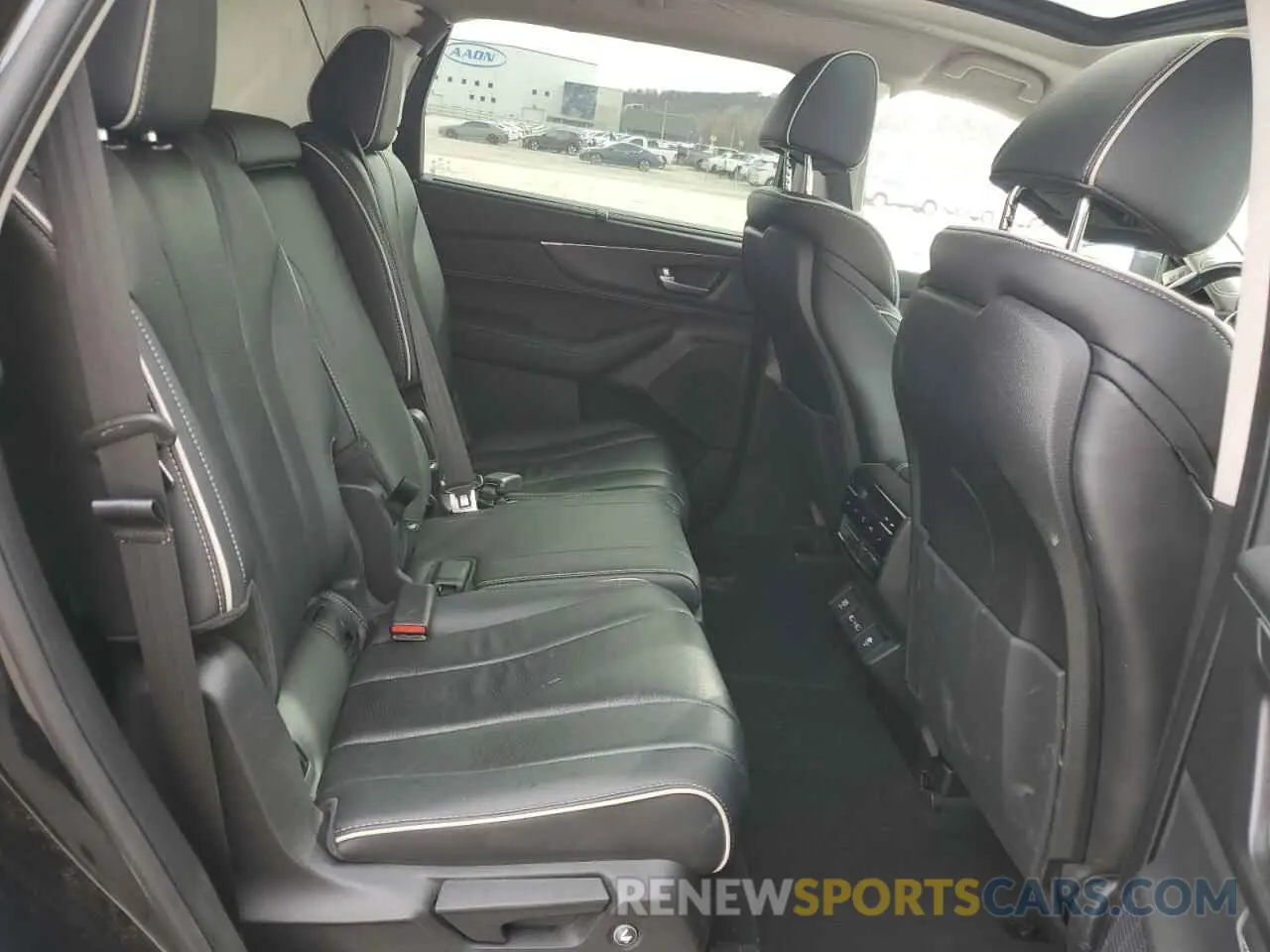11 Photograph of a damaged car 5J8YE1H84NL017363 ACURA MDX 2022