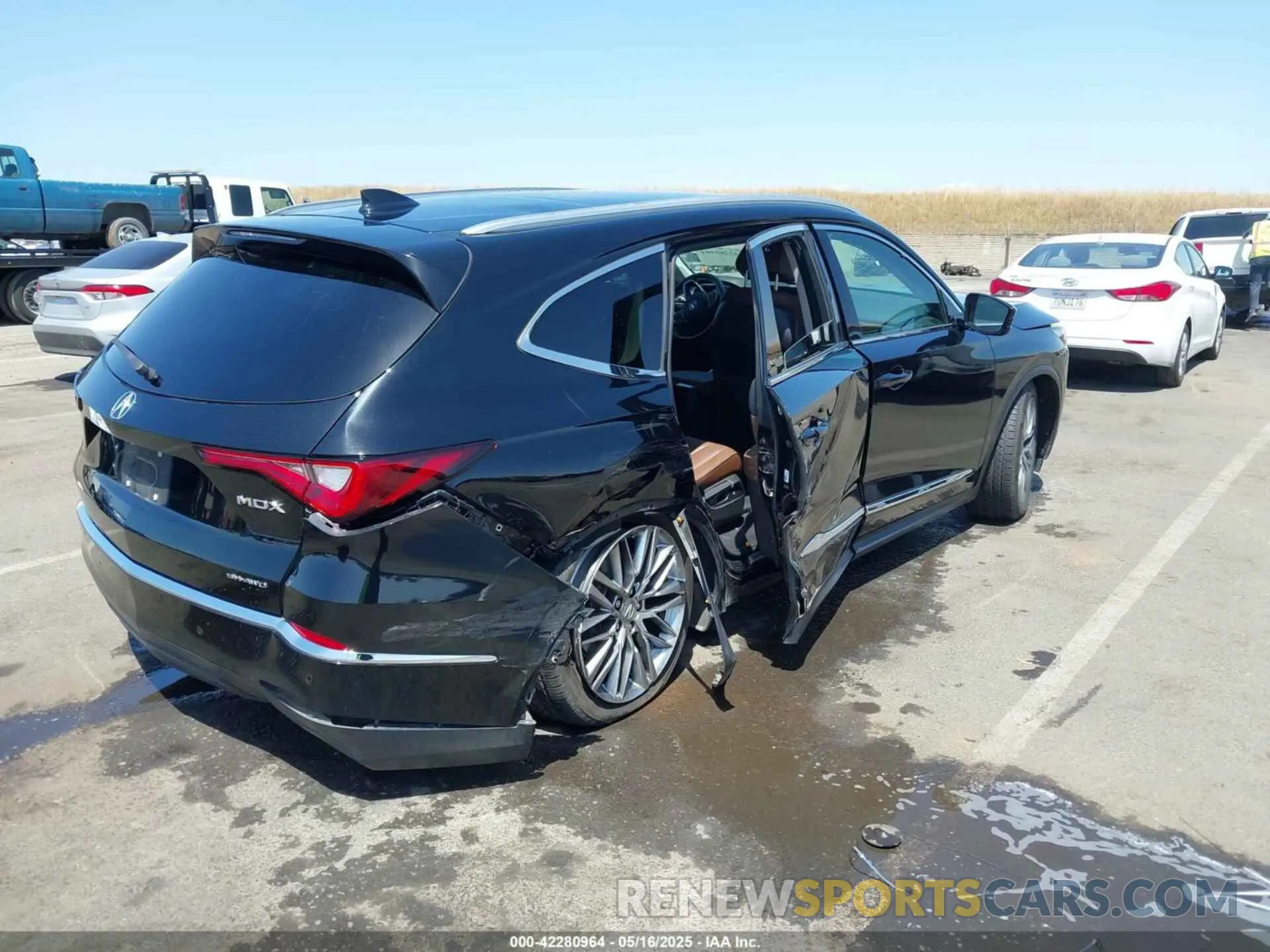 4 Photograph of a damaged car 5J8YE1H85NL008834 ACURA MDX 2022